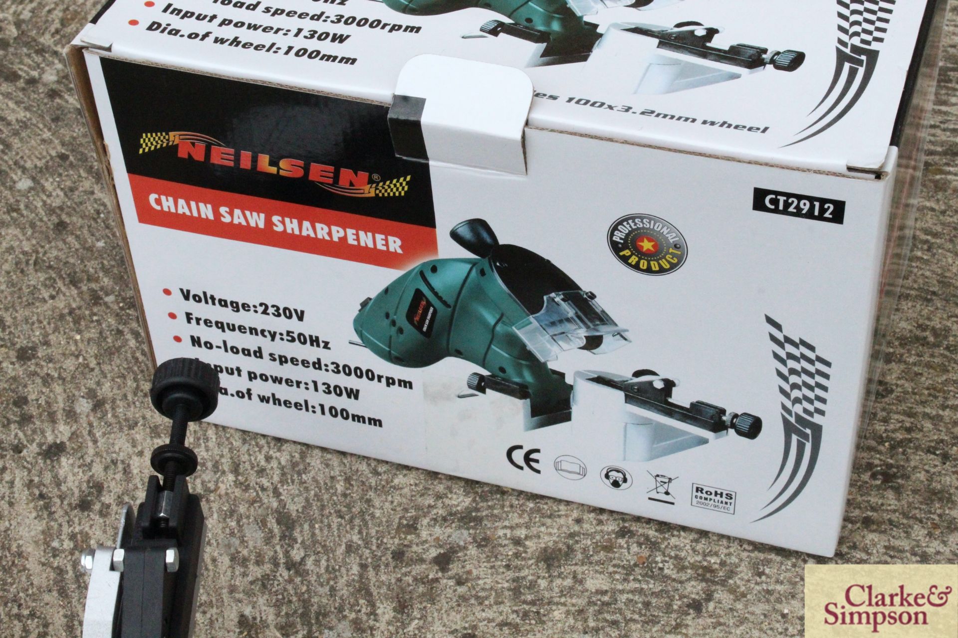 240v chainsaw sharpener. V - Image 4 of 4