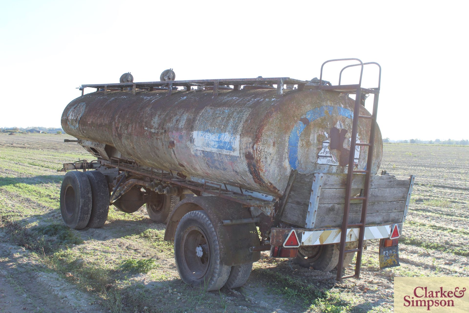 Vintage c.6,000L single axle artic Esso bowser. No test. Dolly not included. V [Located - Image 3 of 14