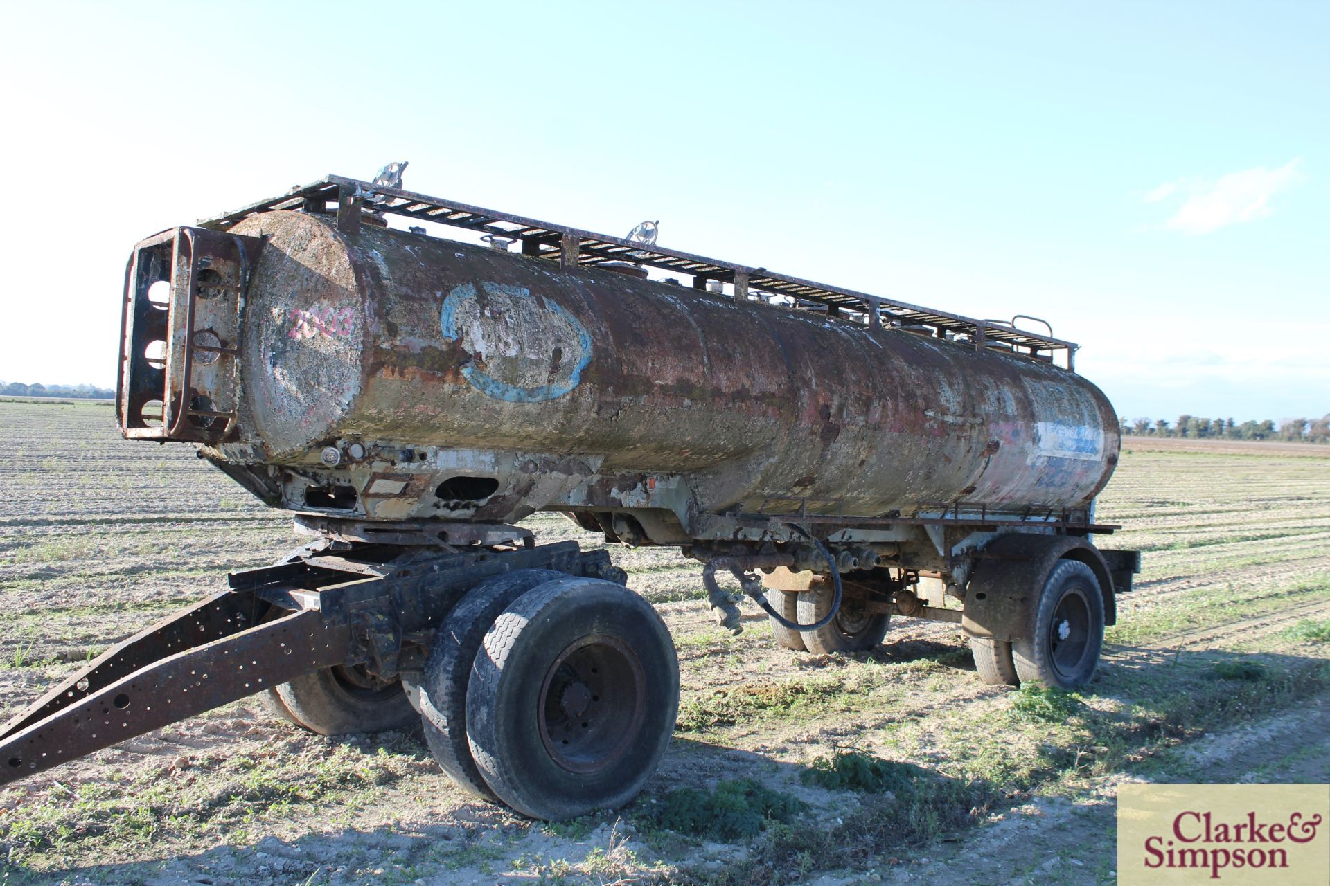 Vintage c.6,000L single axle artic Esso bowser. No test. Dolly not included. V [Located - Image 4 of 14