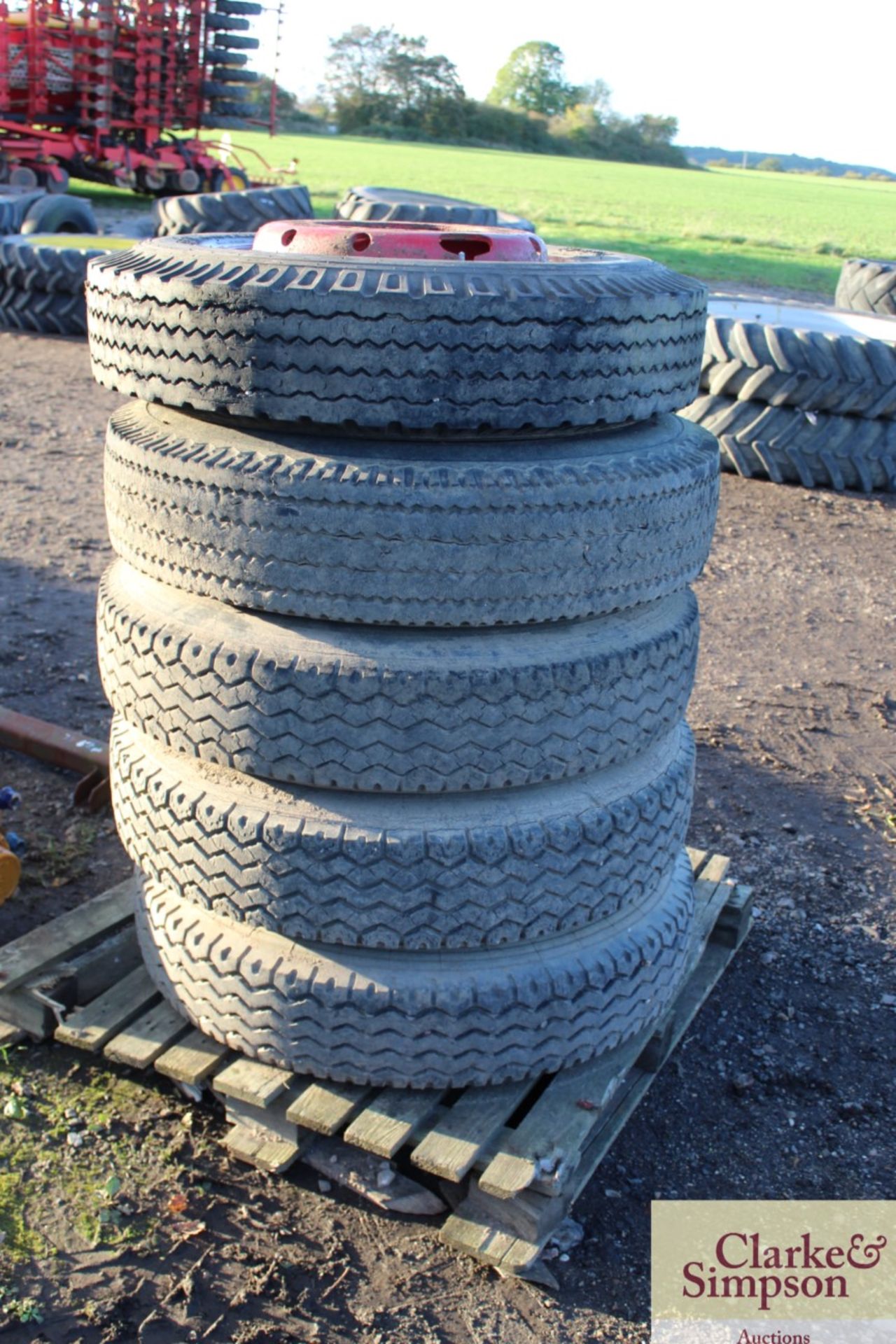 5x 900-20 lorry wheels and tyres. 10 stud centres. - Image 2 of 2