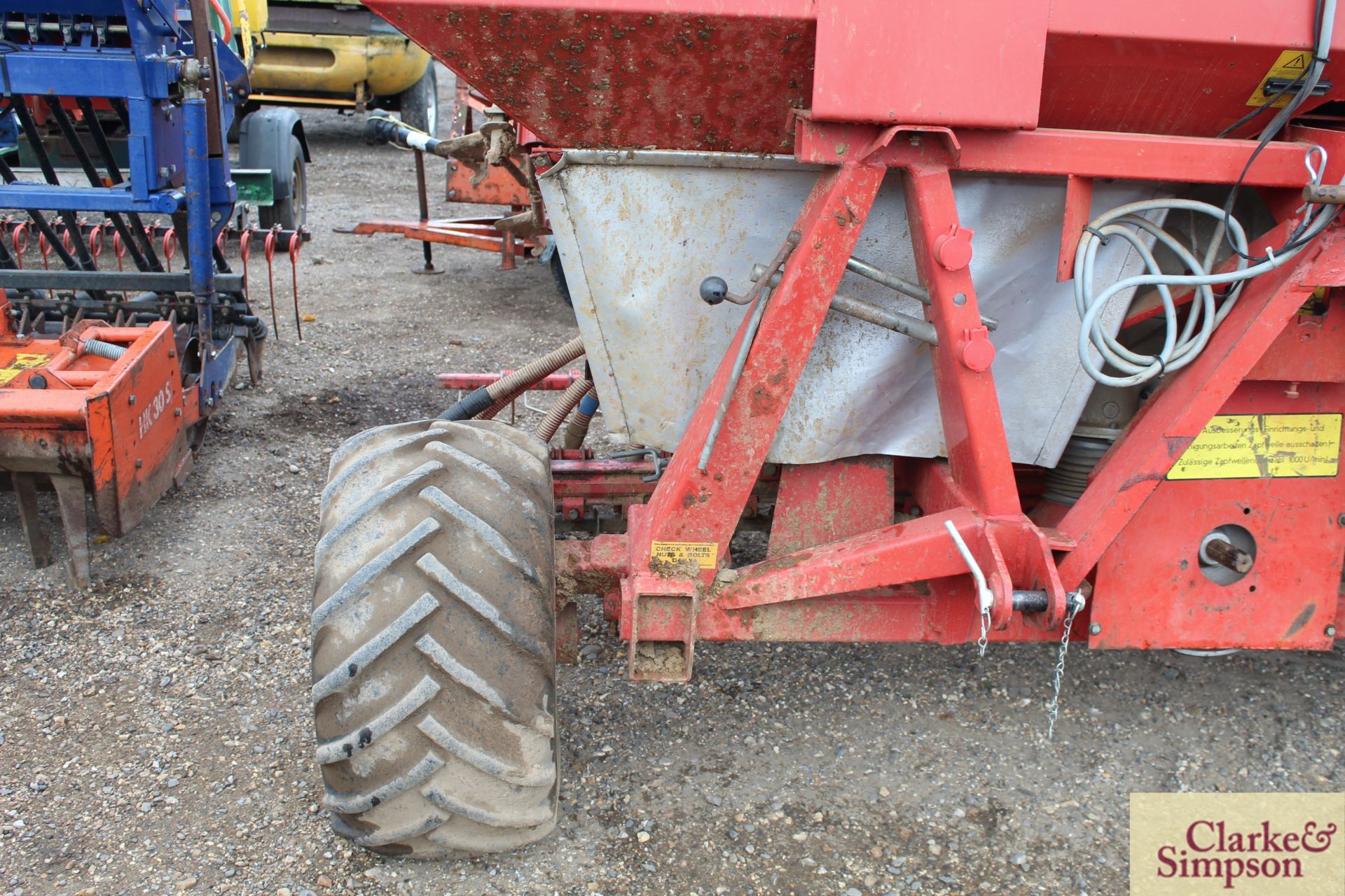 Accord Ferrag Pneumatic DV 6m Suffolk coulter drill. With pre-em markers (no bout markers). V - Image 6 of 18