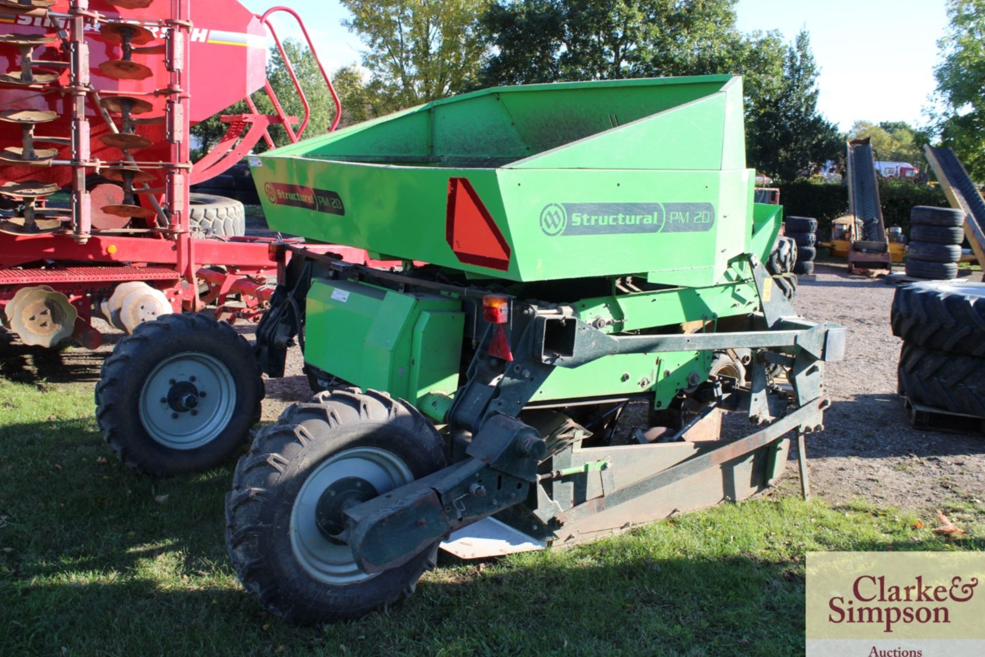 Structural Miedema PM20 tipping hopper belt potato planter. 2005. Serial number 405031. Machine - Image 3 of 11