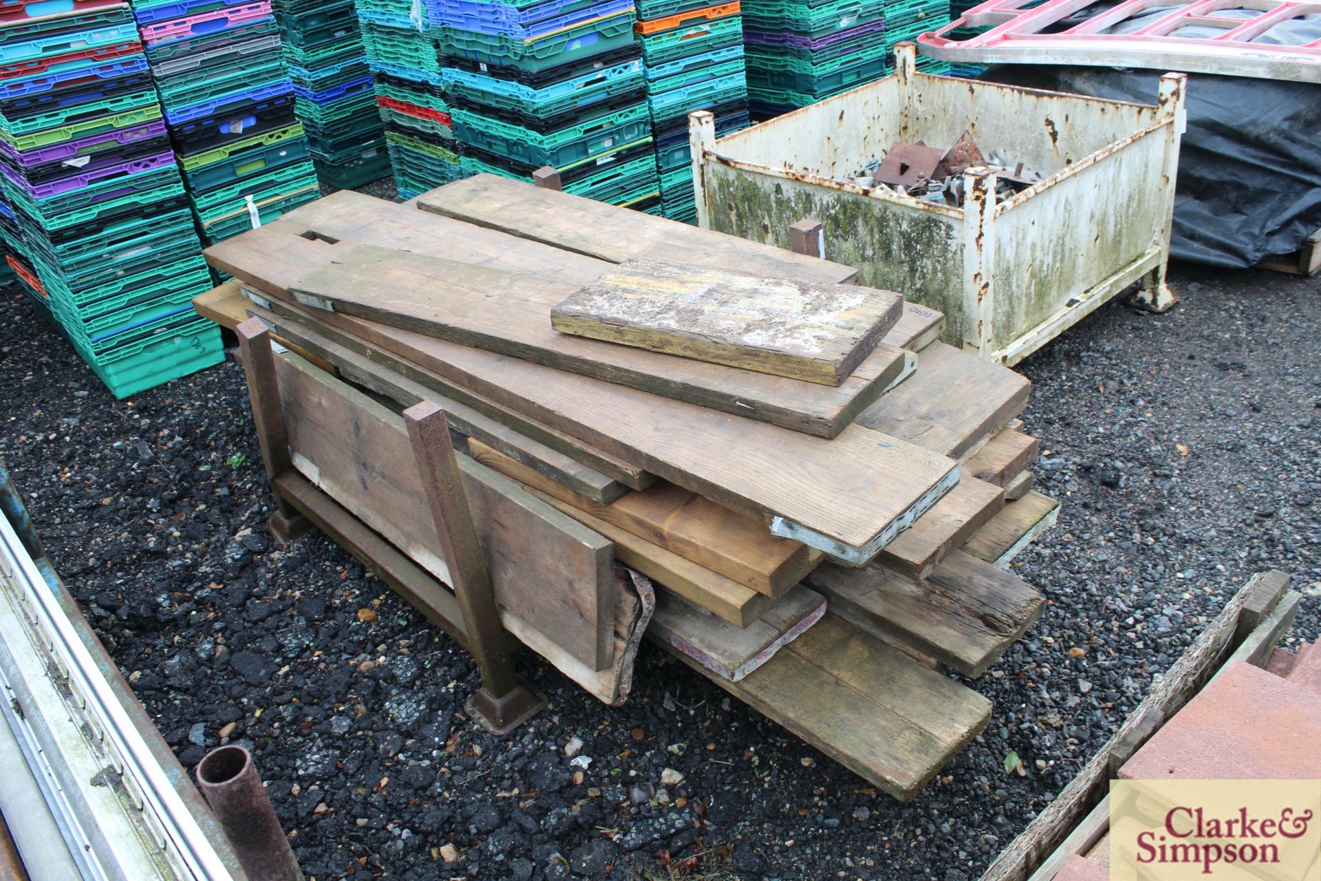 Stillage of short scaffold boards. V - Image 2 of 4