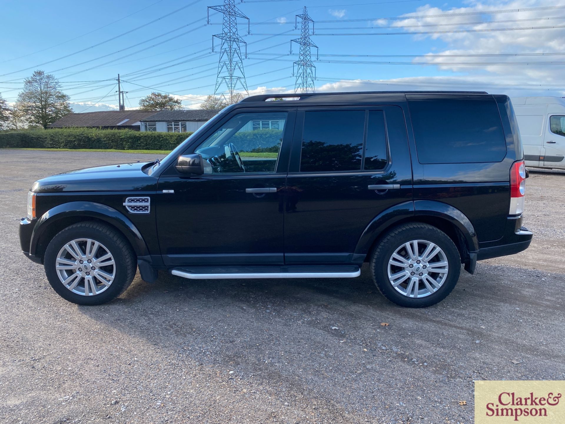 Land Rover Discovery 3.0L diesel commercial SD V6 - Image 4 of 71