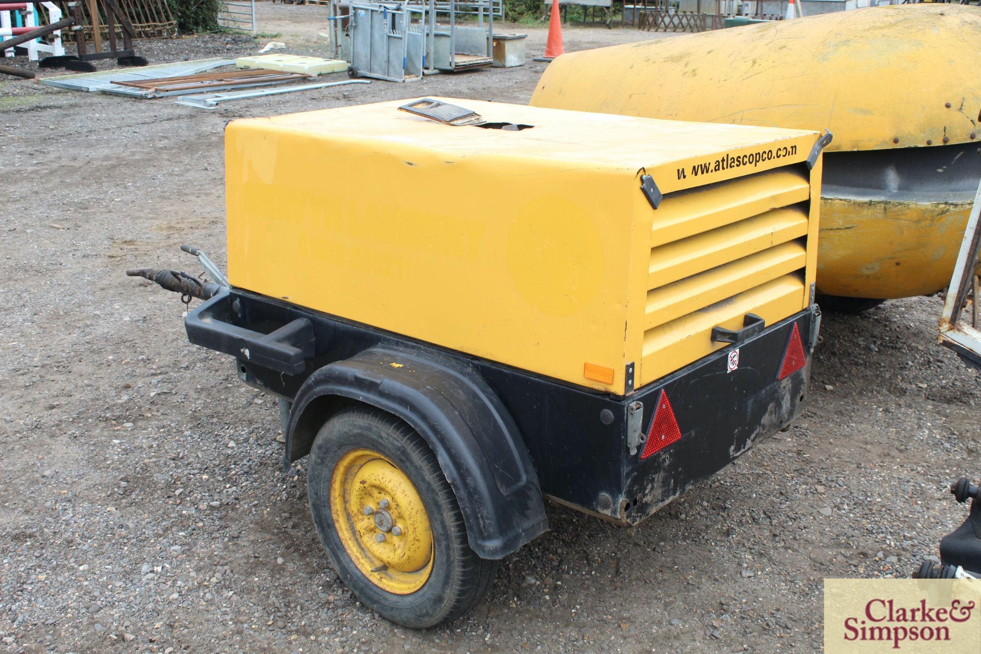 Atlas Copco twin tool road tow compressor. V - Image 3 of 14