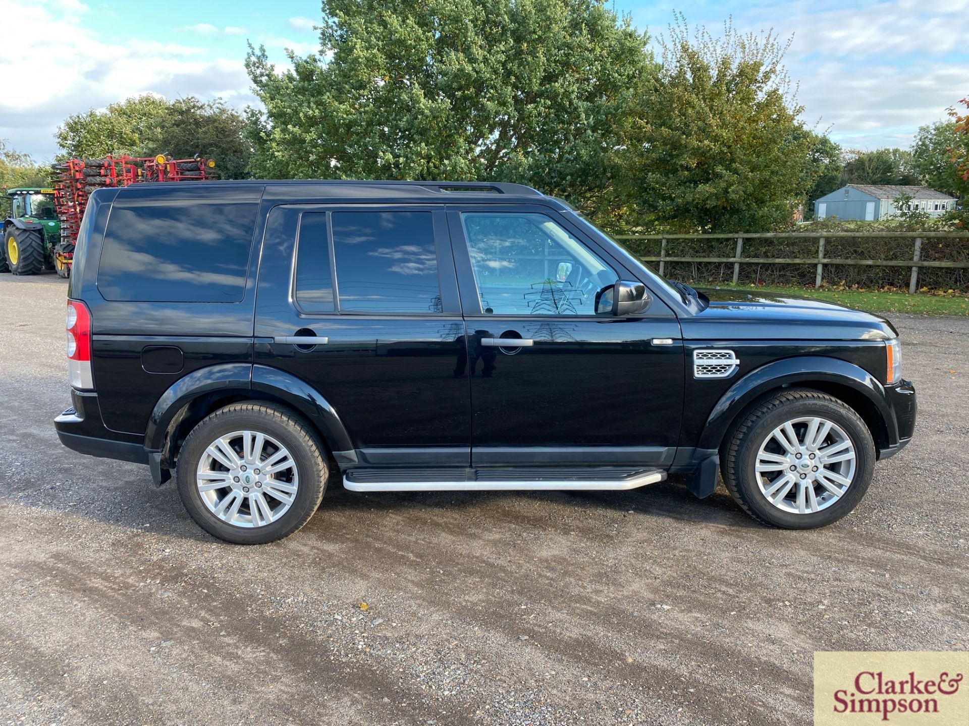 Land Rover Discovery 3.0L diesel commercial SD V6 - Image 8 of 71