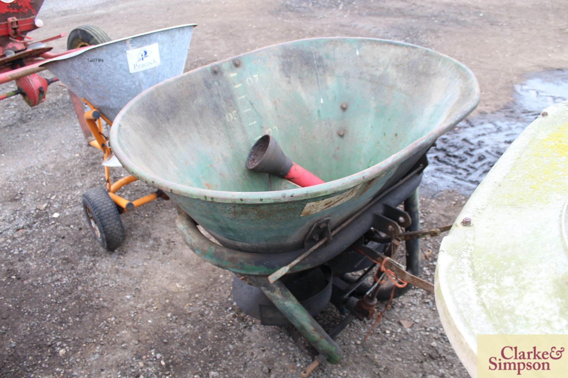 Amazone small twin disc fertiliser spreader. - Image 3 of 7