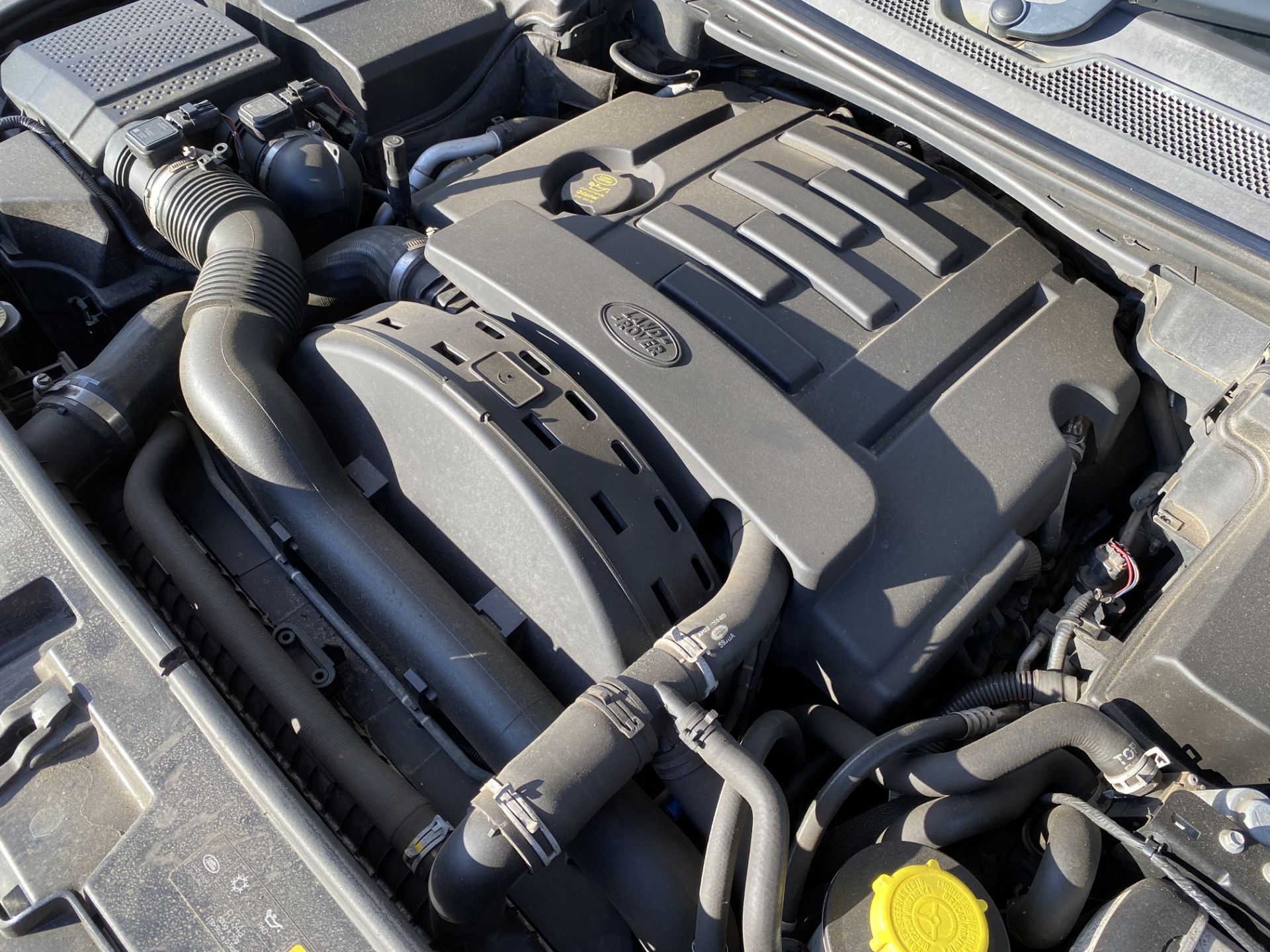 Land Rover Discovery 3.0L diesel commercial SD V6 - Image 69 of 71