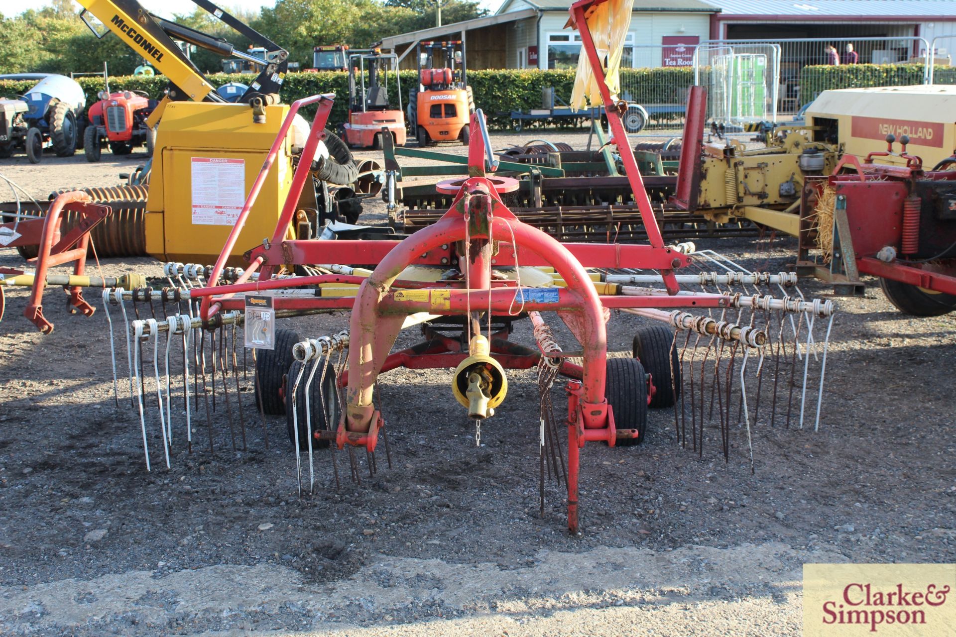 Pottinger single rotor hay rake. V - Image 2 of 8