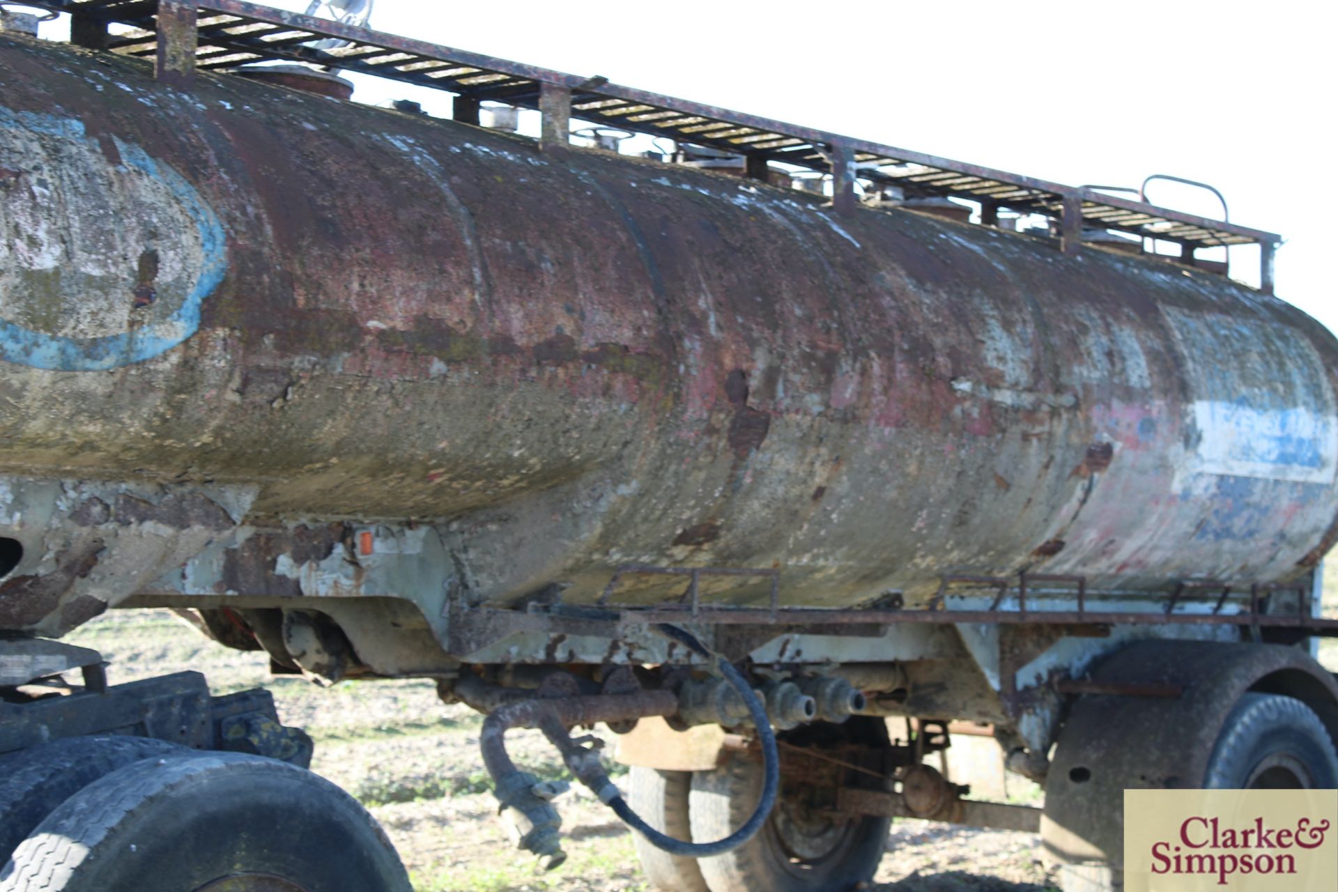 Vintage c.6,000L single axle artic Esso bowser. No test. Dolly not included. V [Located - Image 6 of 14