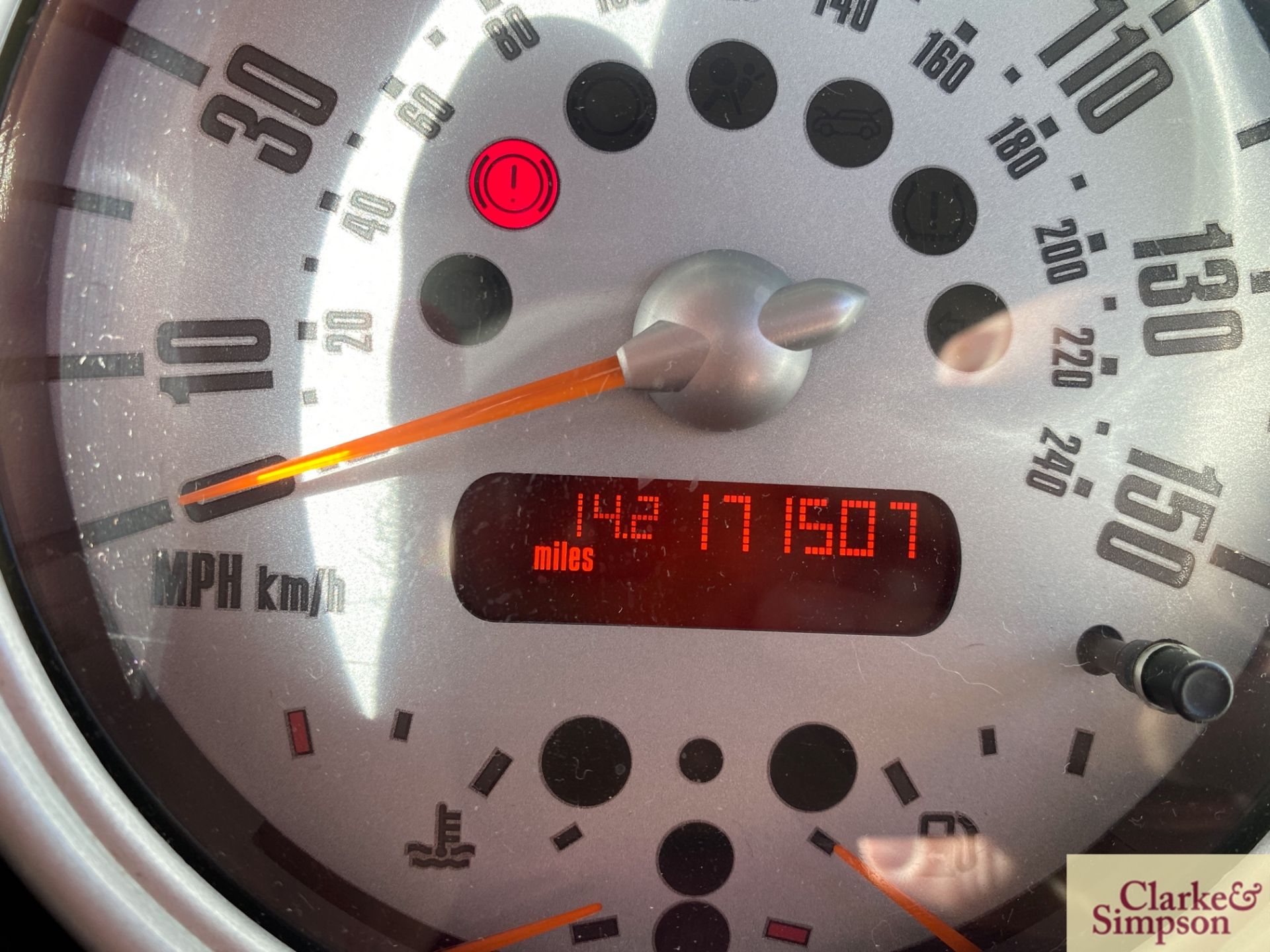 Mini ONE 1.6L petrol manual. Registration SD04 WPZ - Image 18 of 23