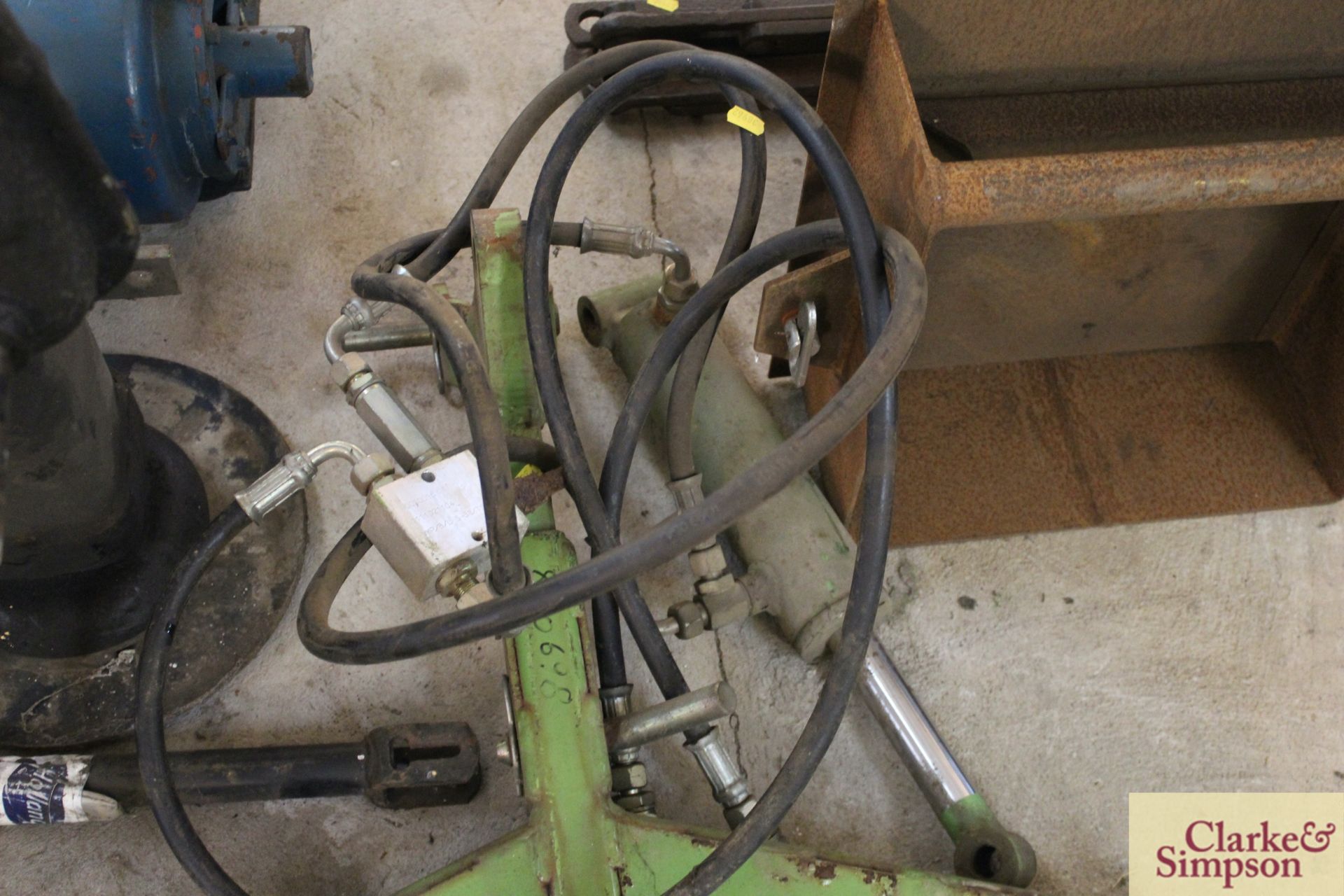 Unused Dowdeswell Cat 1 hydraulic linkage adapter. Suit grass slitter. V - Image 4 of 4