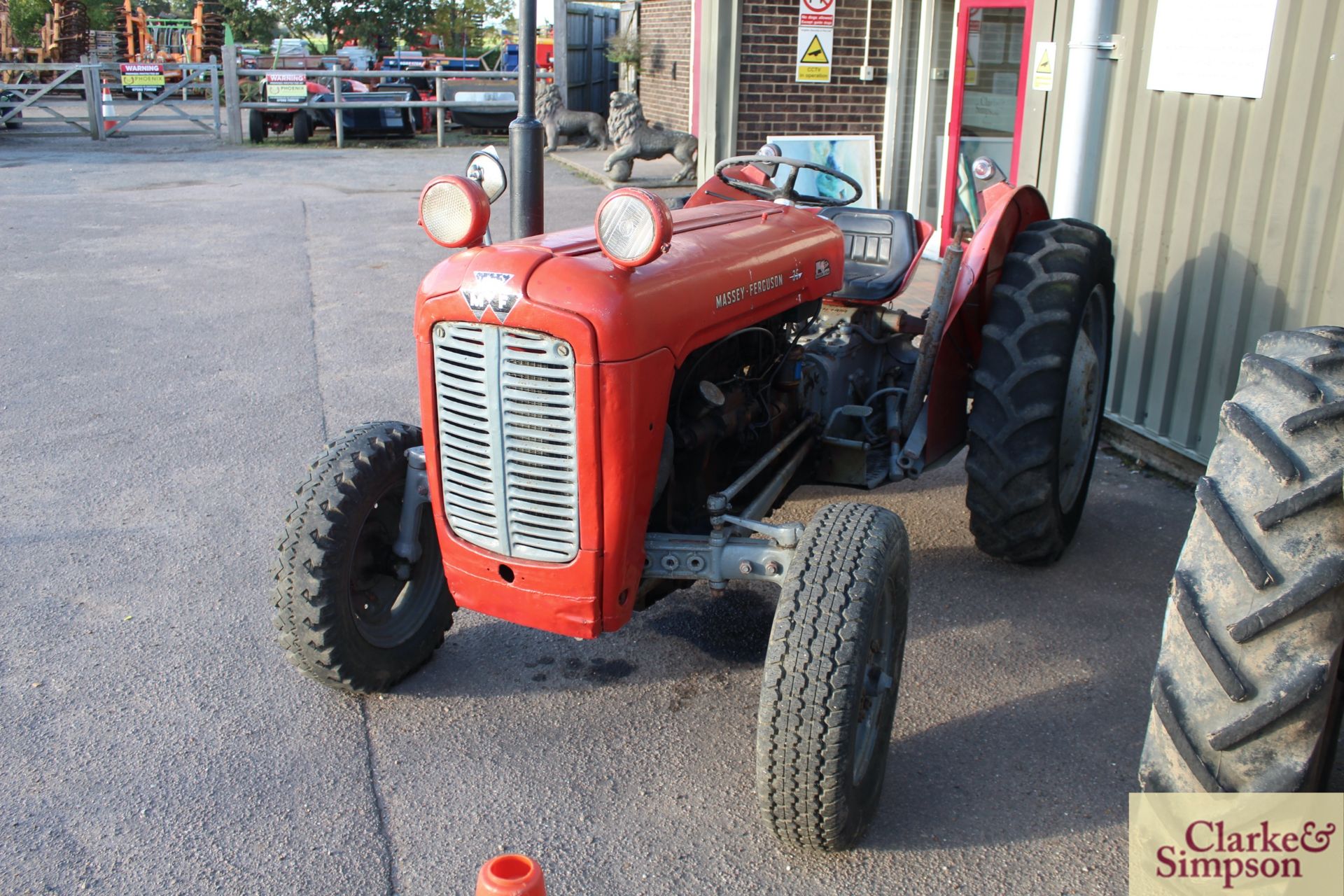 Massey Ferguson 35 23C 4cyl diesel 2WD tractor. Serial number SDM135235.1959. With dual clutch, pick - Image 2 of 23