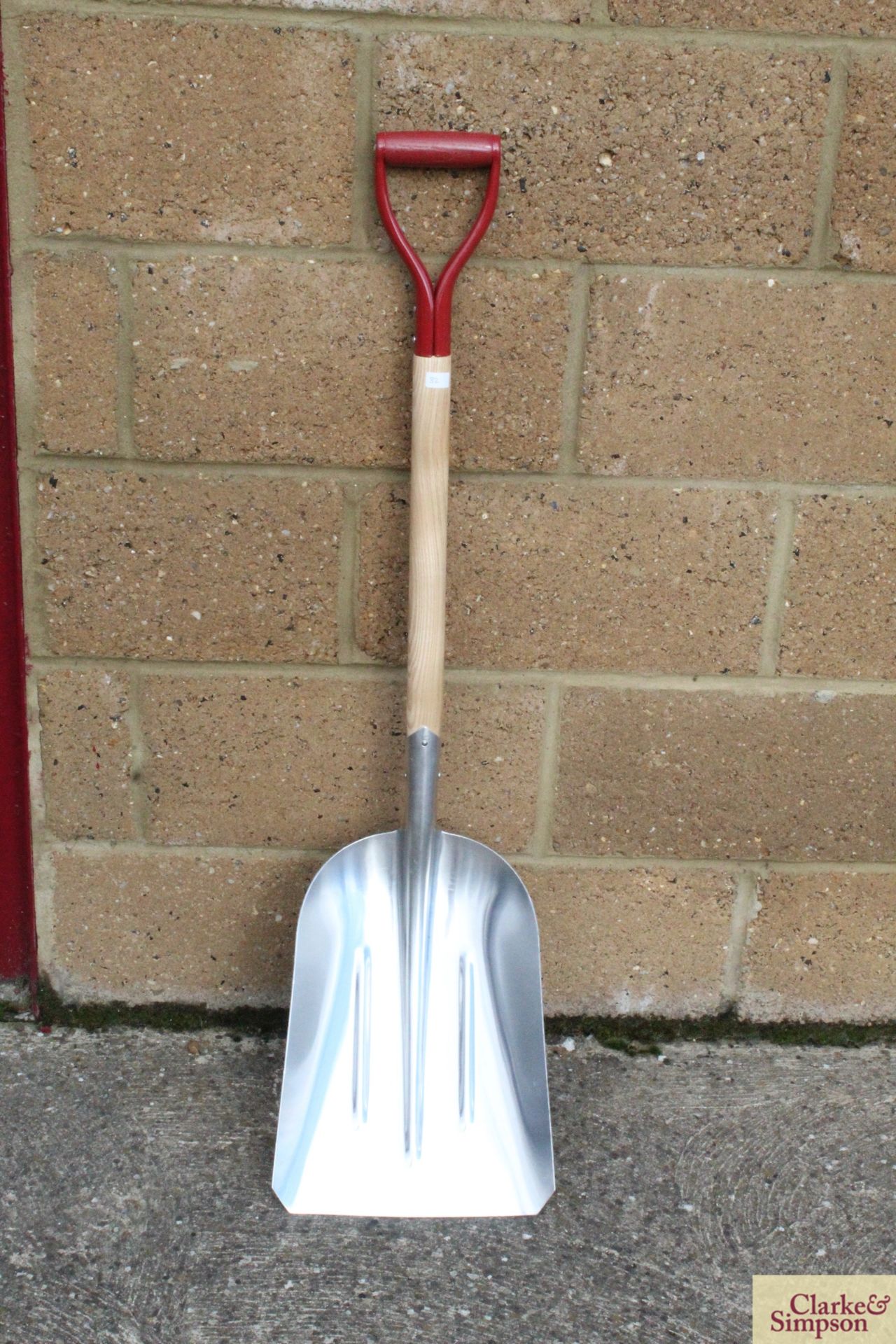 Aluminium shovel. V