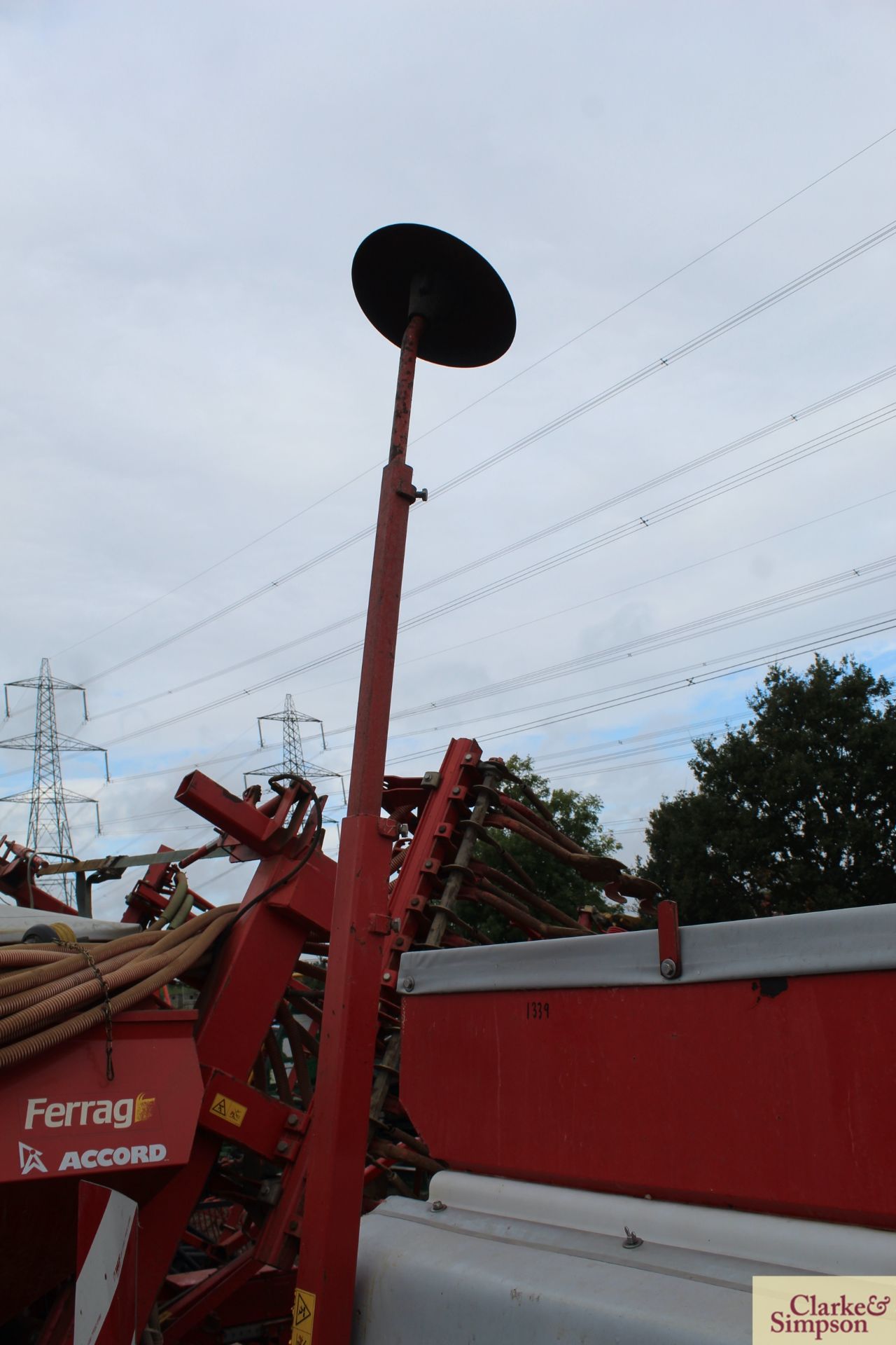 Kverneland Optima 6 row maize drill. 2010. With fertiliser hopper and recent coulters. V - Image 16 of 17