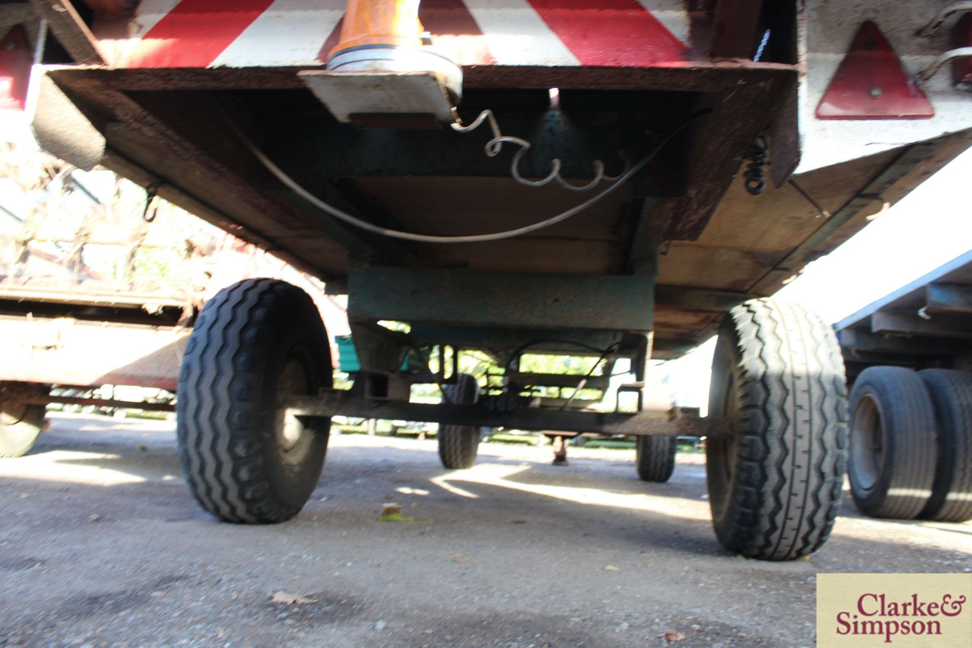 4-wheel 24ft bale trailer With hydraulic brakes. V - Image 6 of 14