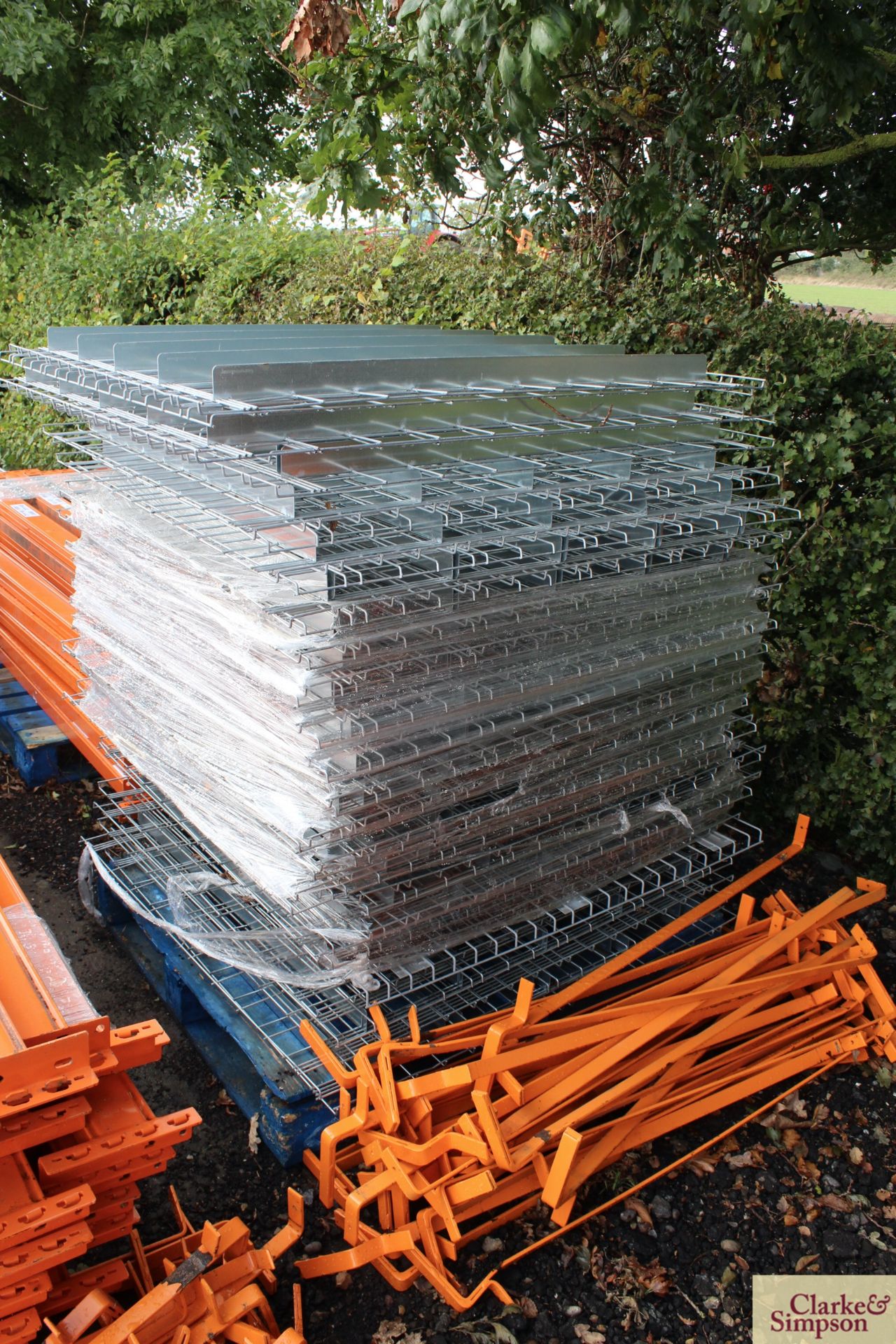 20x pallet racking shelf kits. Comprising beams, mesh panels and backstops. To fit lots 1078-1088. - Image 5 of 6
