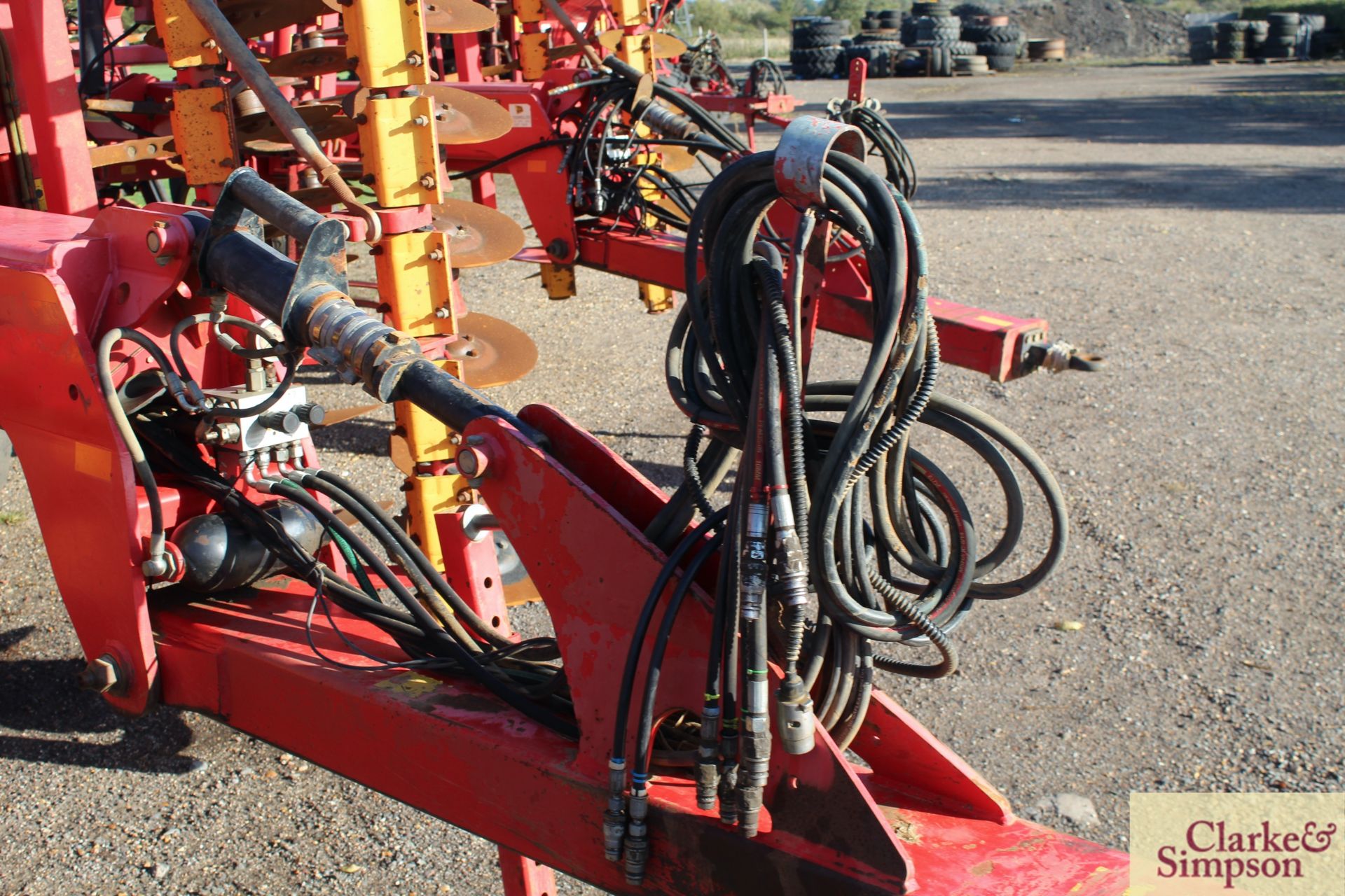 **CTATLOGUE CHANGE** Vaderstad 4m TopDown TD 400. 2008. Serial number 1240. Comprising discs, tines, - Image 6 of 26