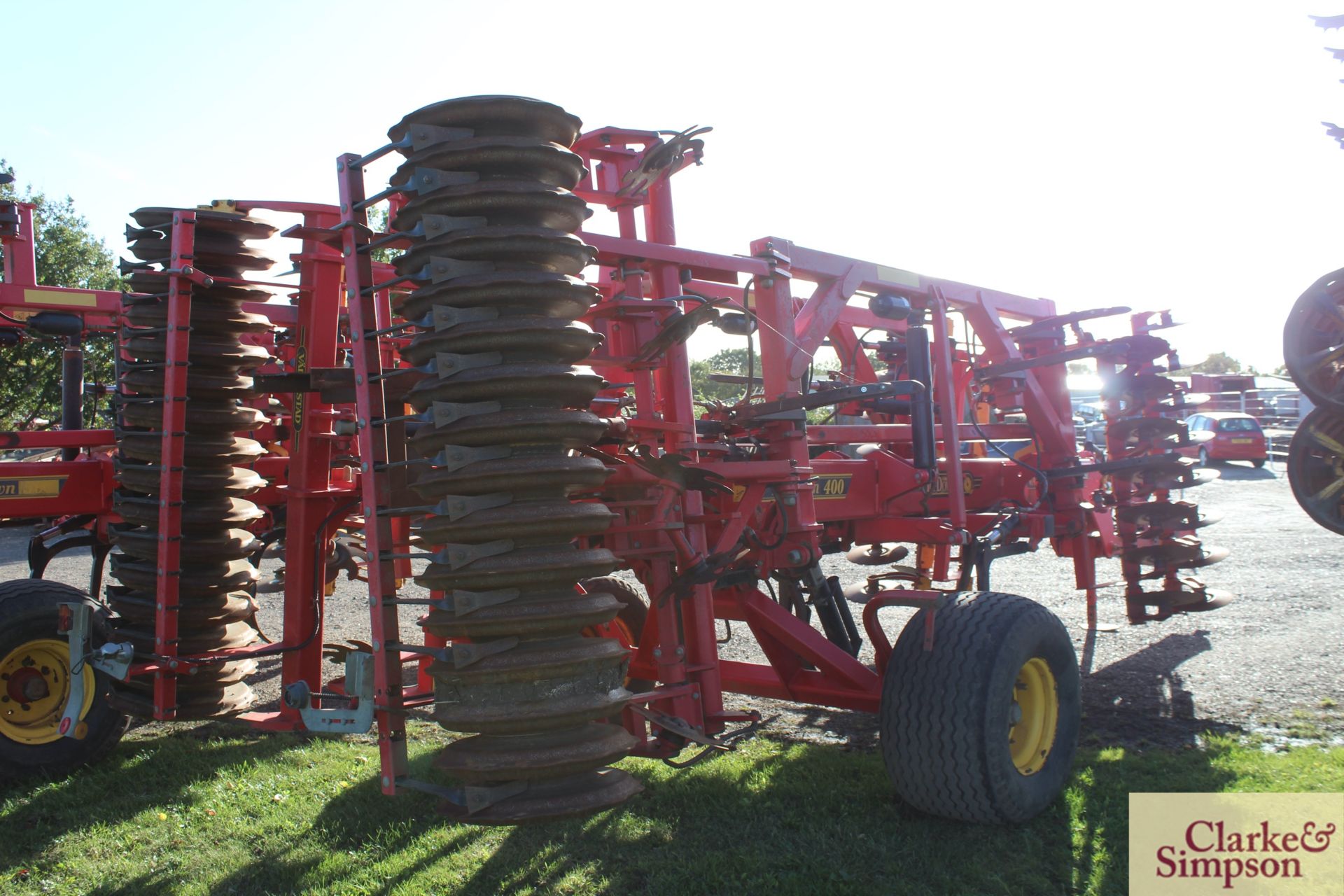 **CTATLOGUE CHANGE** Vaderstad 4m TopDown TD 400. 2008. Serial number 1240. Comprising discs, tines, - Image 4 of 26