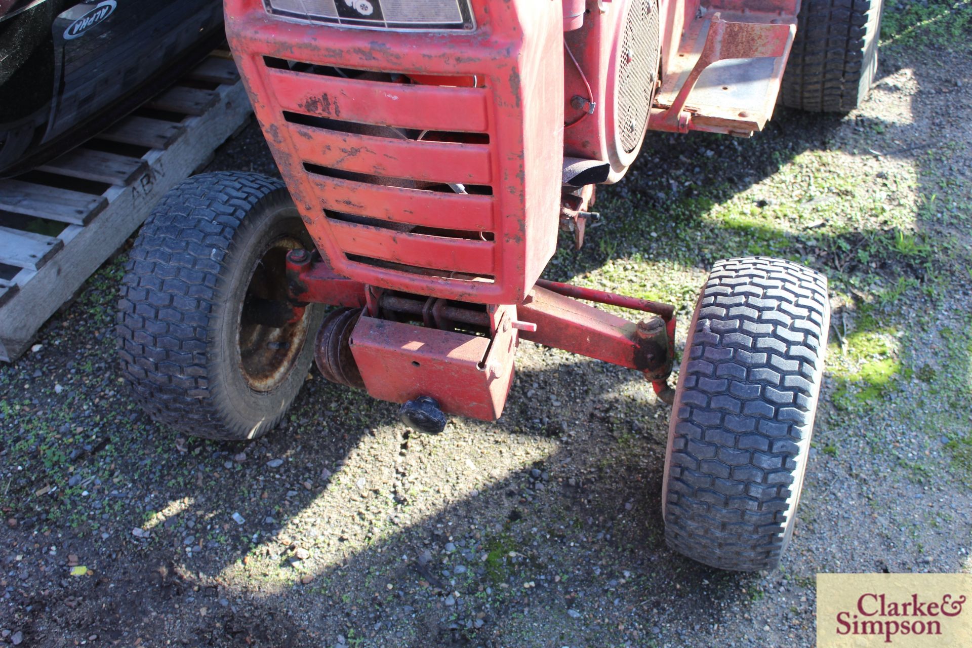 Wheel Horse 141 garden tractor. - Image 4 of 9