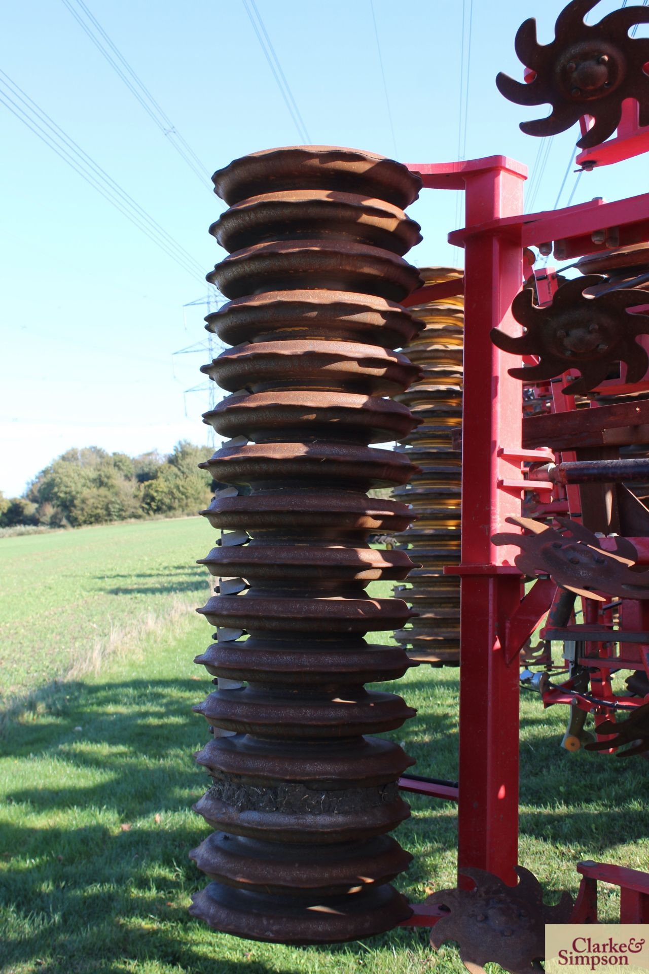 **CTATLOGUE CHANGE** Vaderstad 4m TopDown TD 400. 2008. Serial number 1240. Comprising discs, tines, - Image 13 of 26