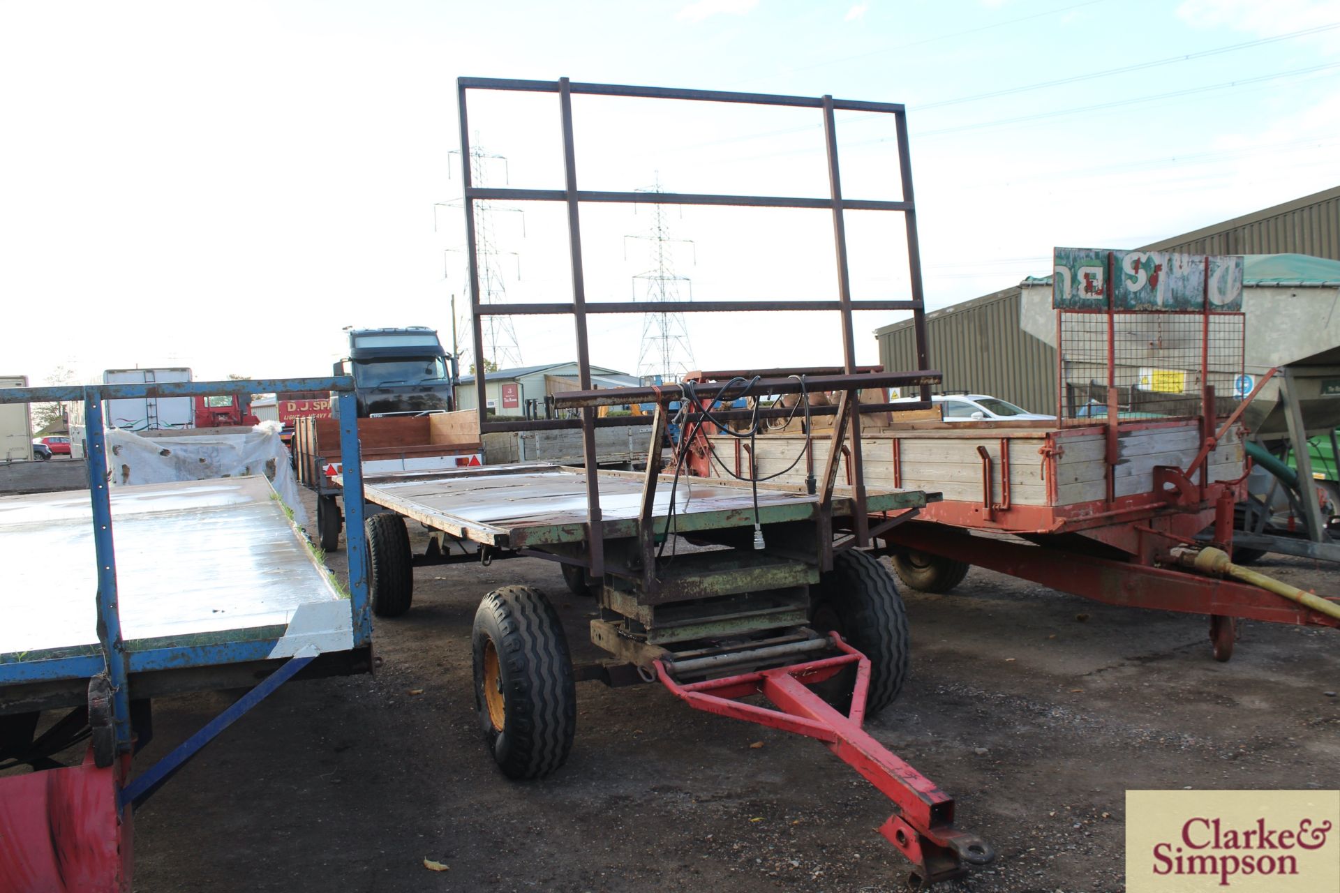 4-wheel 24ft bale trailer With hydraulic brakes. V