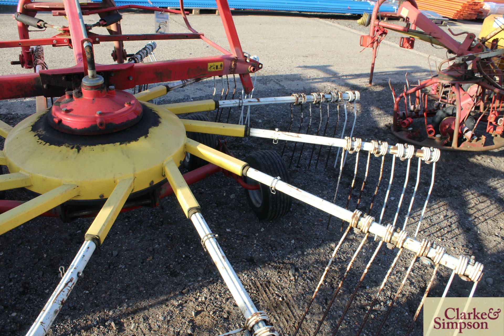 Pottinger single rotor hay rake. V - Image 6 of 8