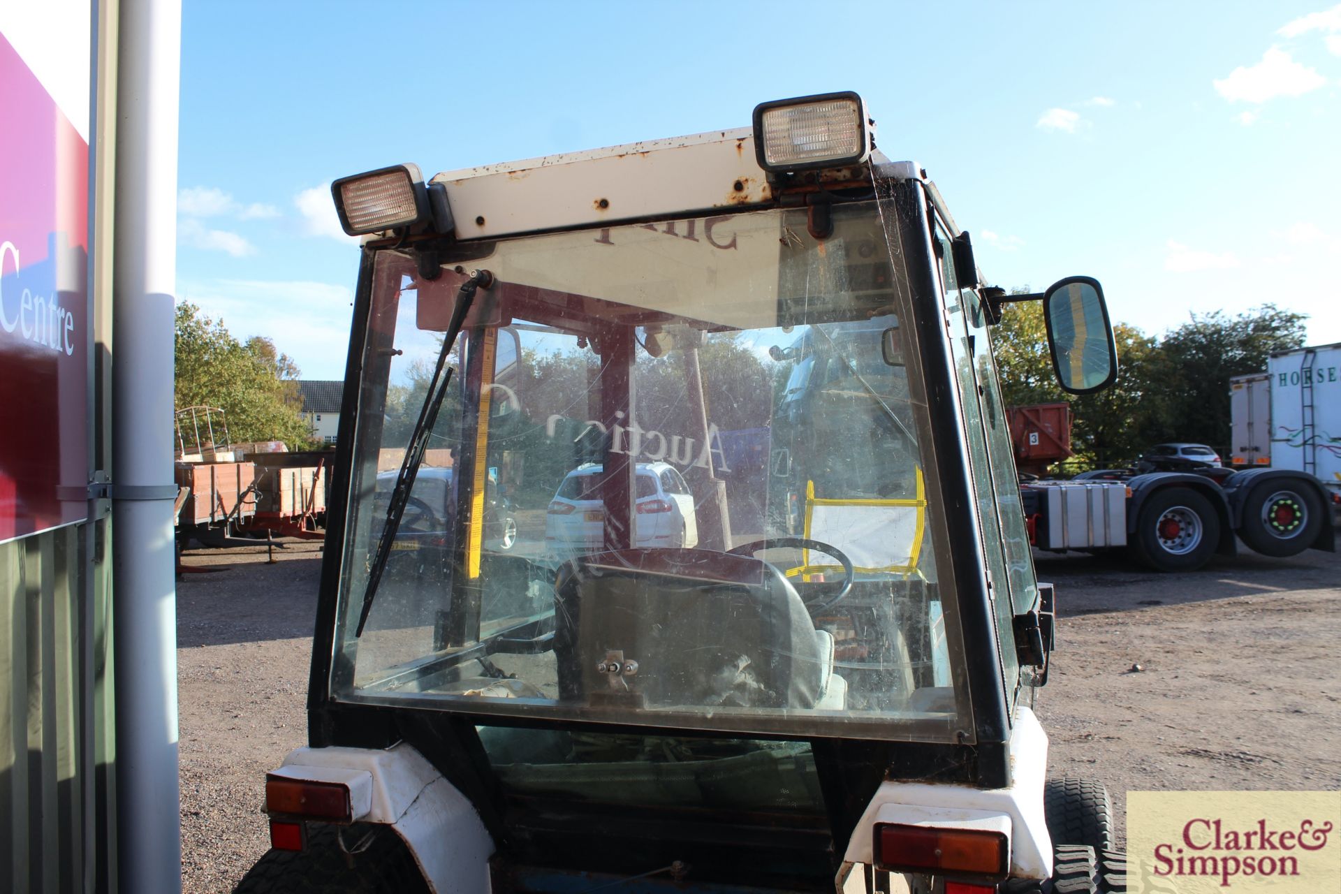 Ford 1720 4WD compact tractor. 4,685 hours. Turf wheels and tyres all round. Cab. - Image 4 of 30