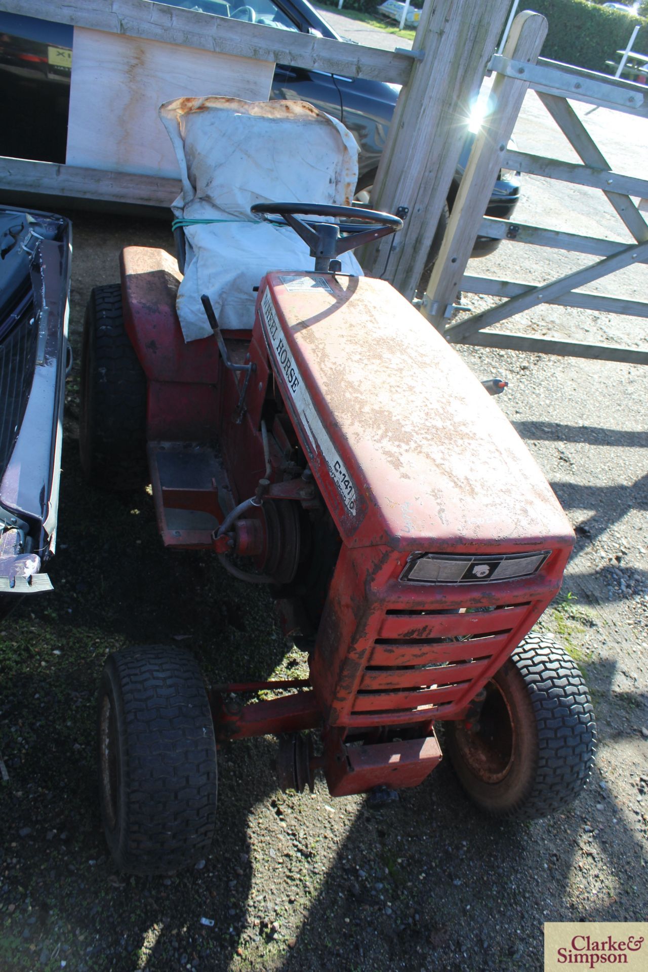 Wheel Horse 141 garden tractor. - Image 3 of 9