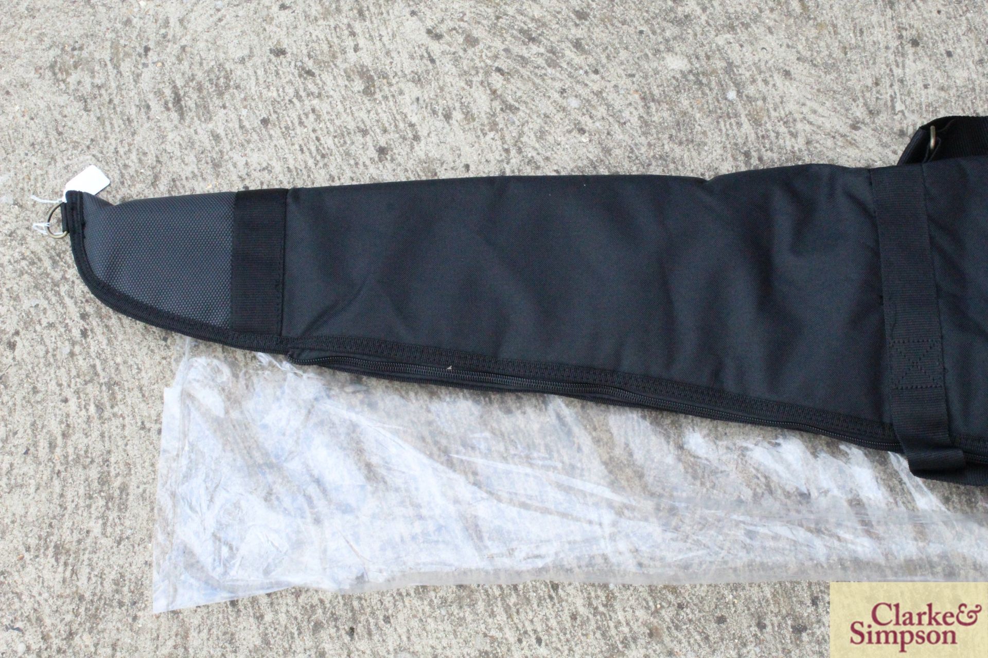 Fleece lined gun bag. V - Image 2 of 3