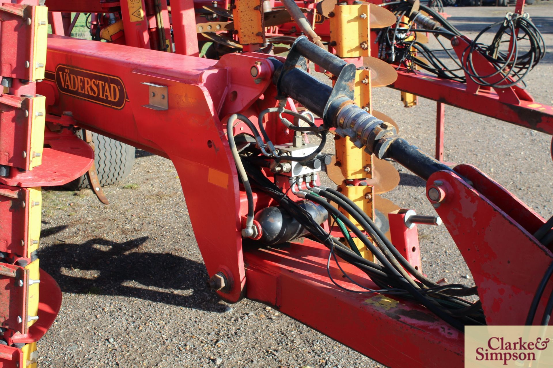 **CTATLOGUE CHANGE** Vaderstad 4m TopDown TD 400. 2008. Serial number 1240. Comprising discs, tines, - Image 7 of 26