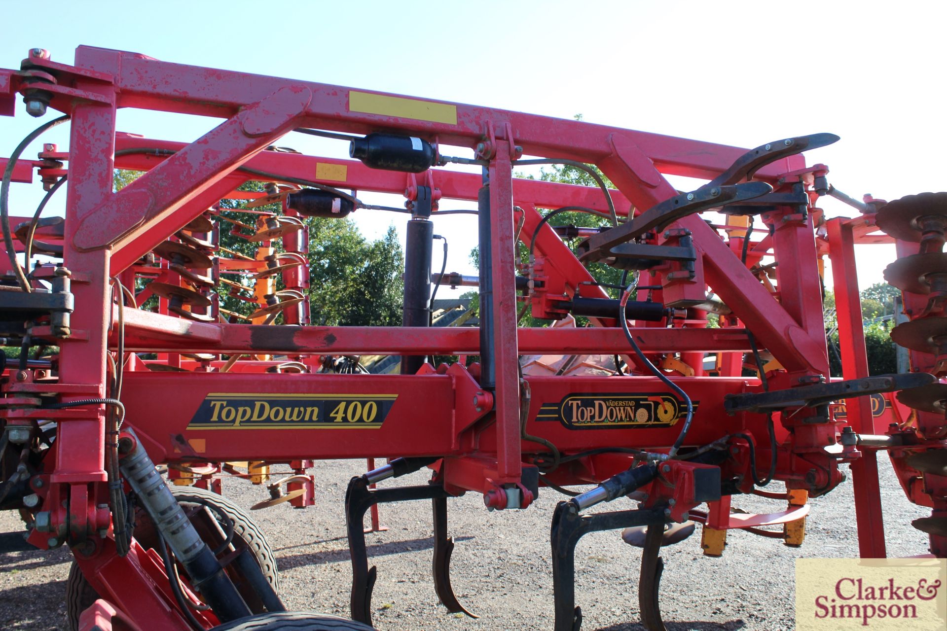 **CTATLOGUE CHANGE** Vaderstad 4m TopDown TD 400. 2008. Serial number 1240. Comprising discs, tines, - Image 14 of 26