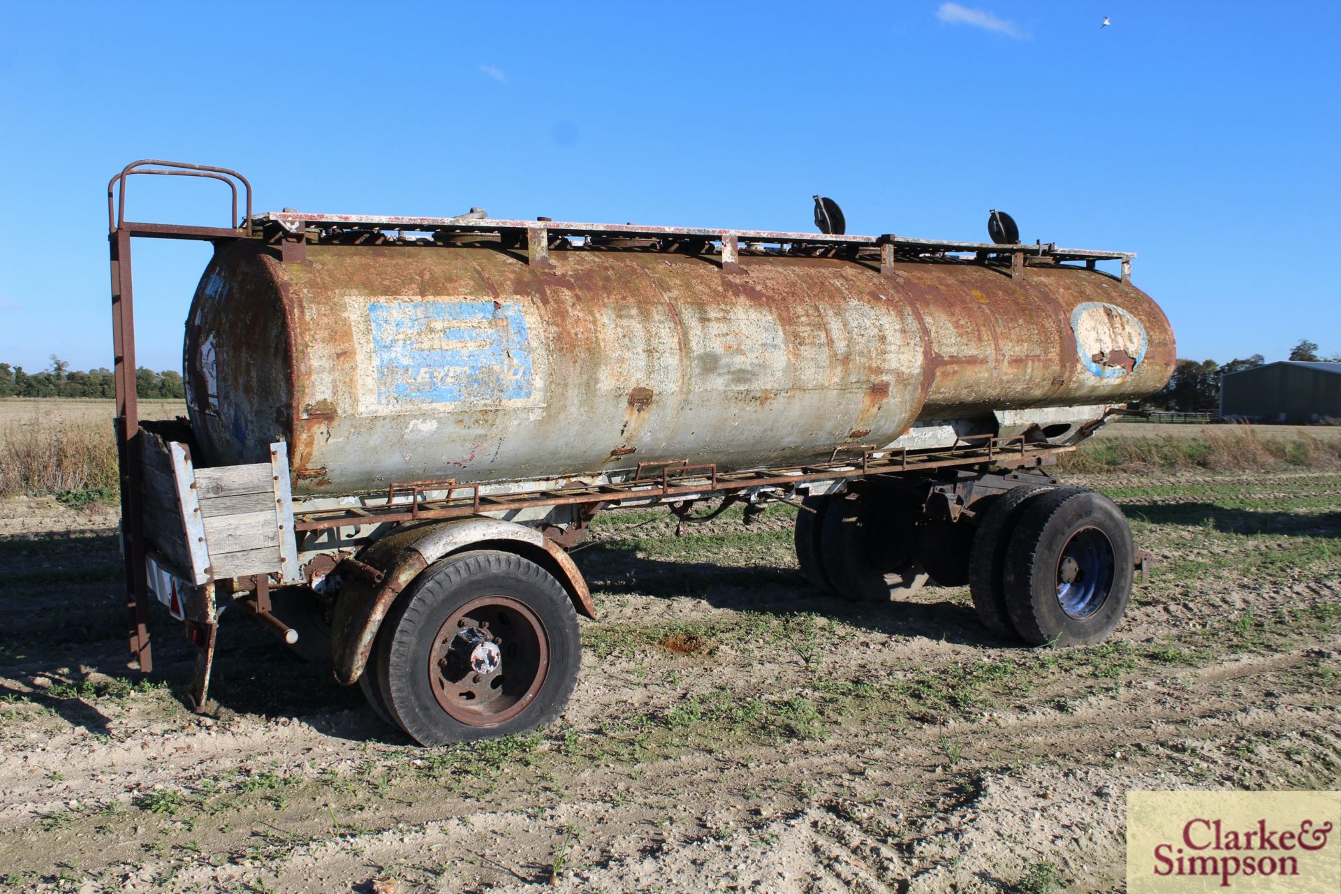 Vintage c.6,000L single axle artic Esso bowser. No test. Dolly not included. V [Located - Image 2 of 14