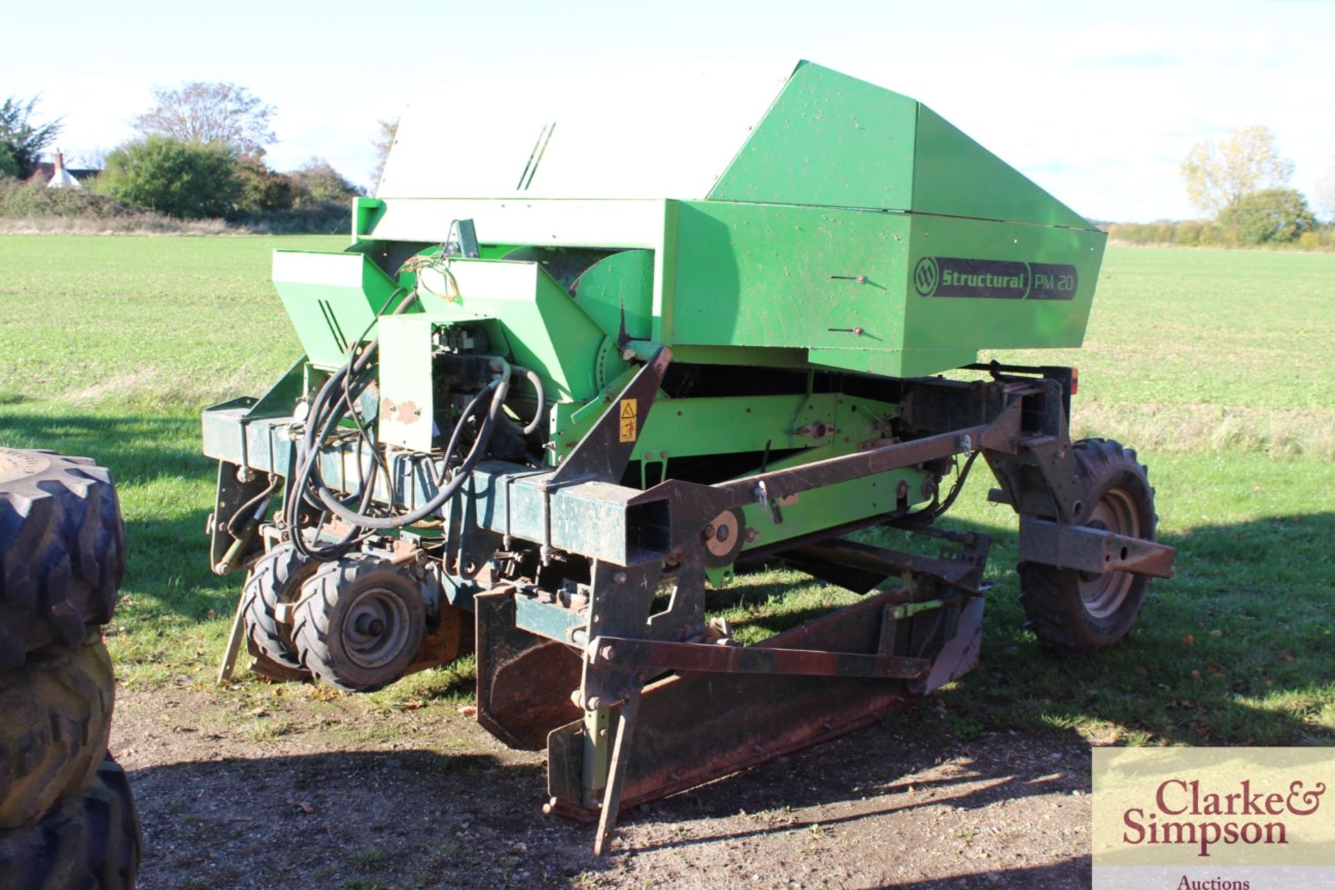 Structural Miedema PM20 tipping hopper belt potato planter. 2005. Serial number 405031. Machine