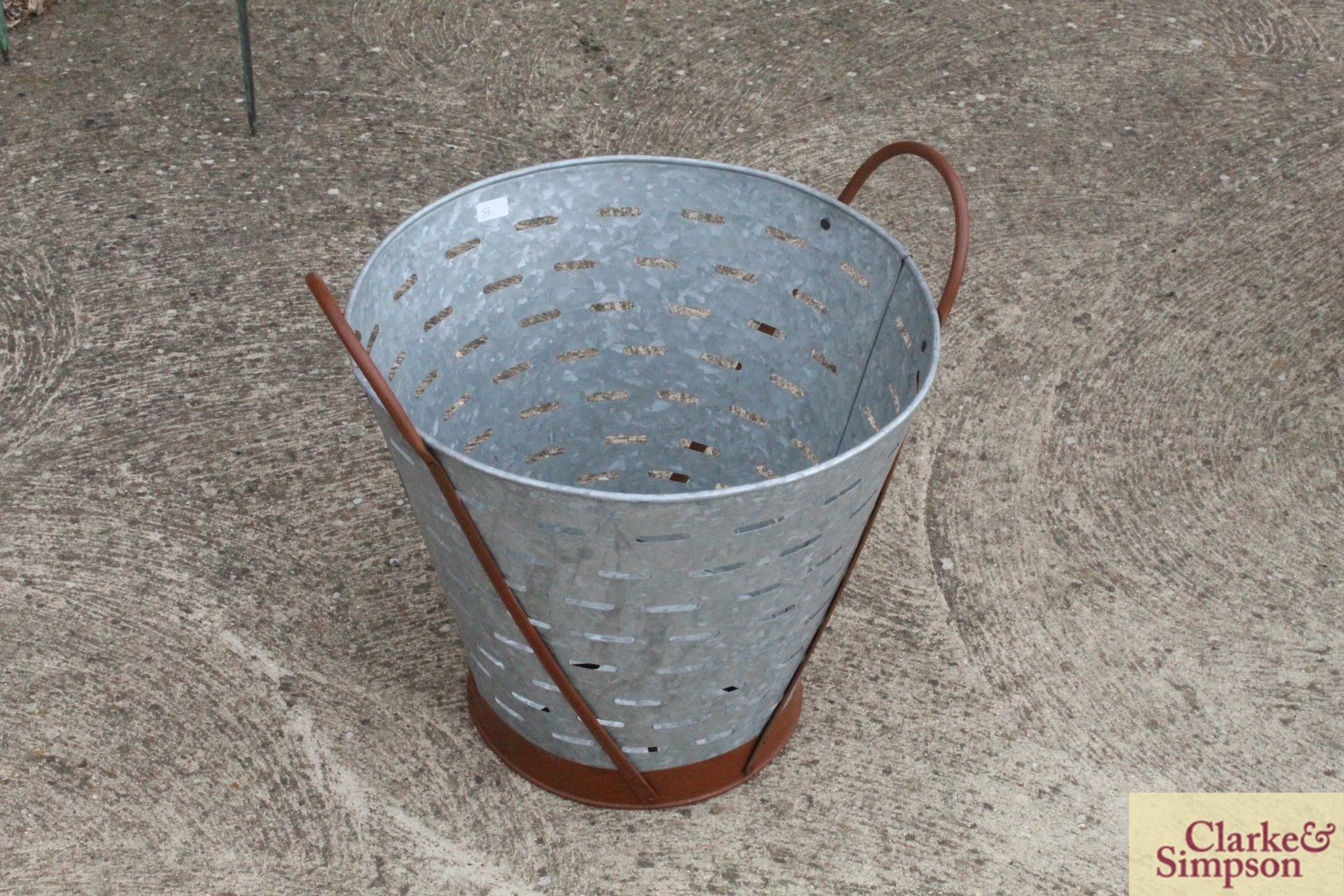 Oyster/ olive bucket. V