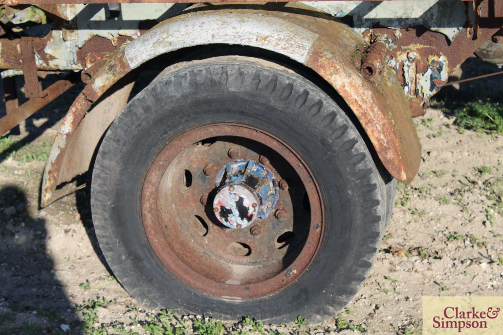 Vintage c.6,000L single axle artic Esso bowser. No test. Dolly not included. V [Located - Image 11 of 14