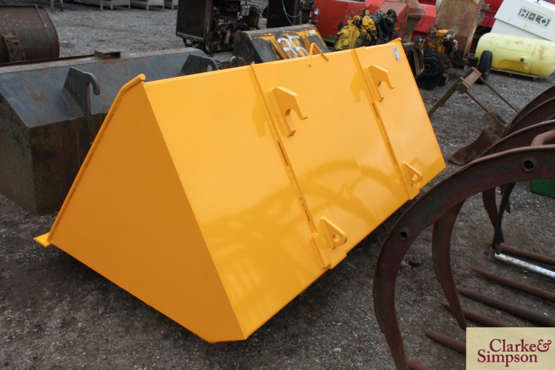 Suton 8ft grain bucket. 1999. Refurbished. JCB Q-Fit brackets. V - Image 4 of 8