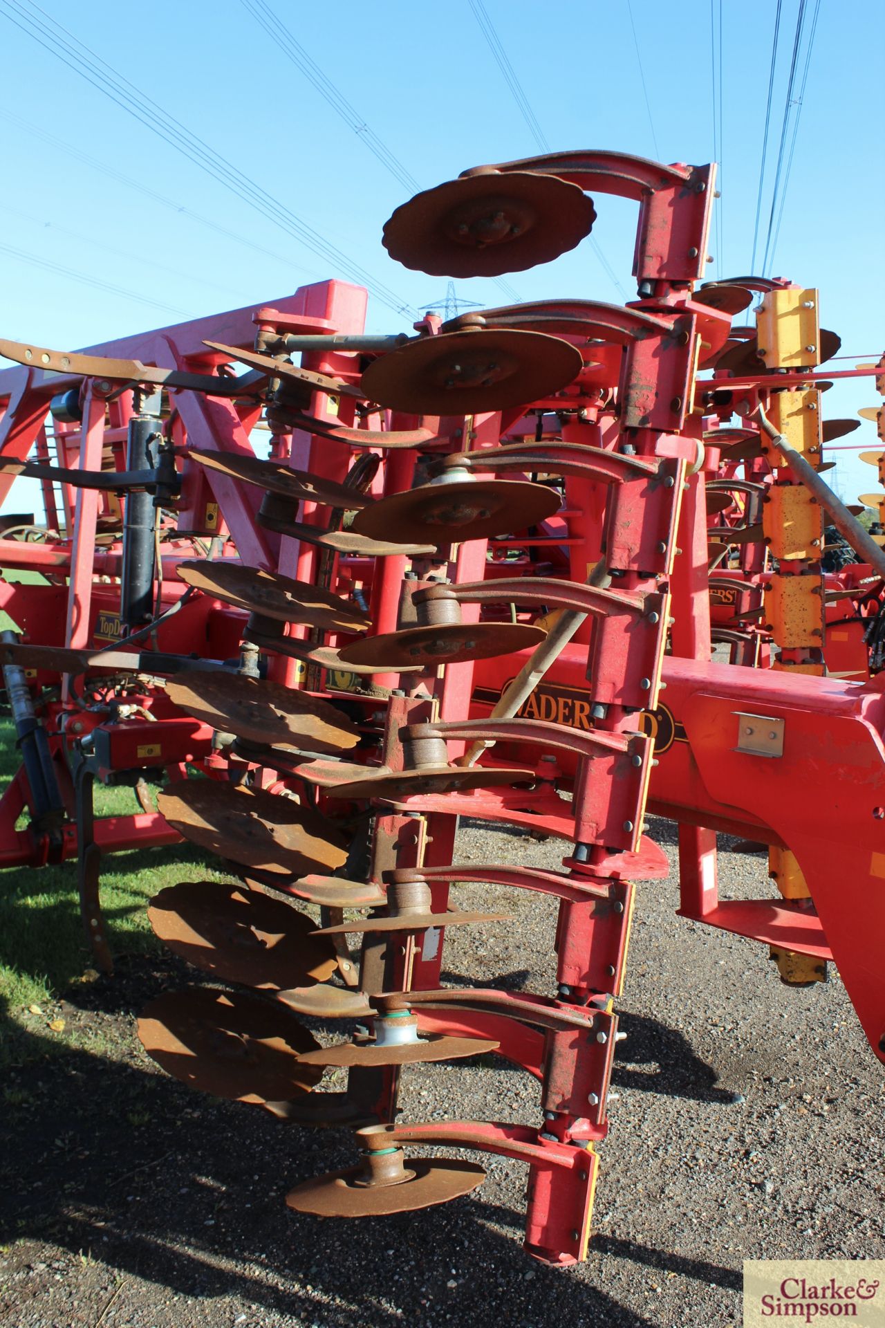 **CTATLOGUE CHANGE** Vaderstad 4m TopDown TD 400. 2008. Serial number 1240. Comprising discs, tines, - Image 8 of 26