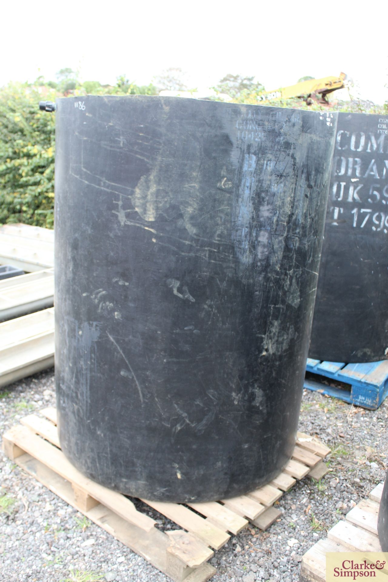 Black plastic juice container header tank with ball valve. V - Image 2 of 5