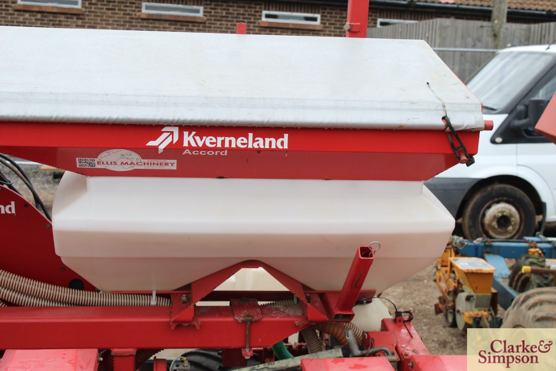 Kverneland Optima 6 row maize drill. 2010. With fertiliser hopper and recent coulters. V - Image 11 of 17