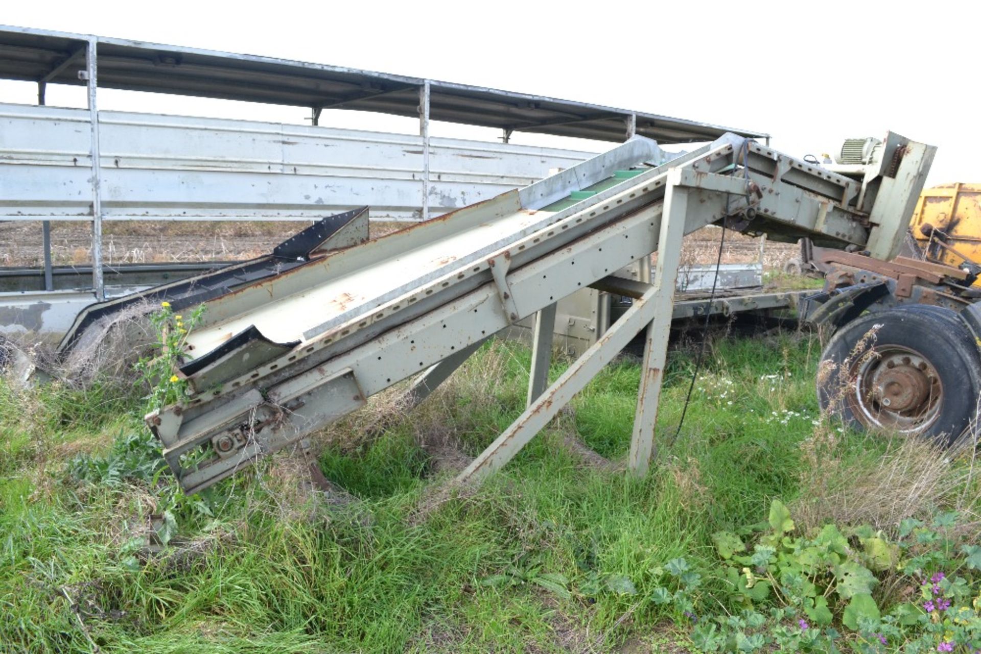 Downs 740mm elevator conveyor. V [Located Lakenheath, Suffolk] - Image 9 of 9