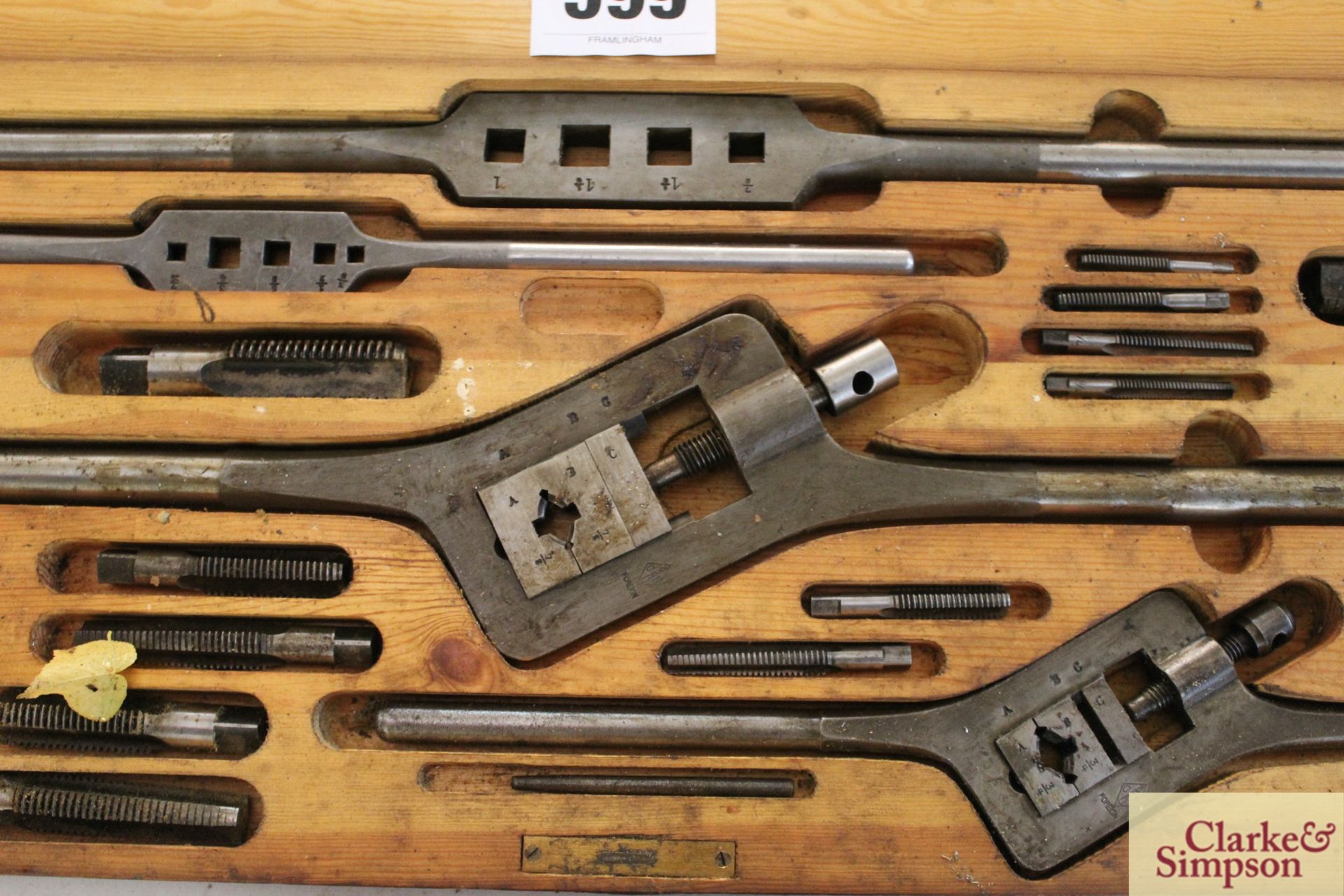 Large imperial tap and die set in wooden case. - Image 3 of 4