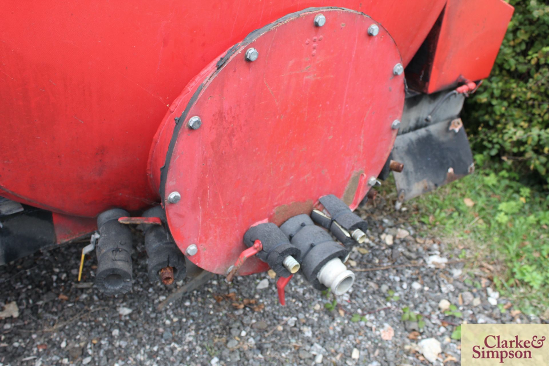 c. 2,000G steel water tank. Ex-lorry body. V - Image 4 of 13