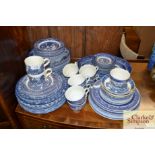 A quantity of various Willow pattern blue and whit