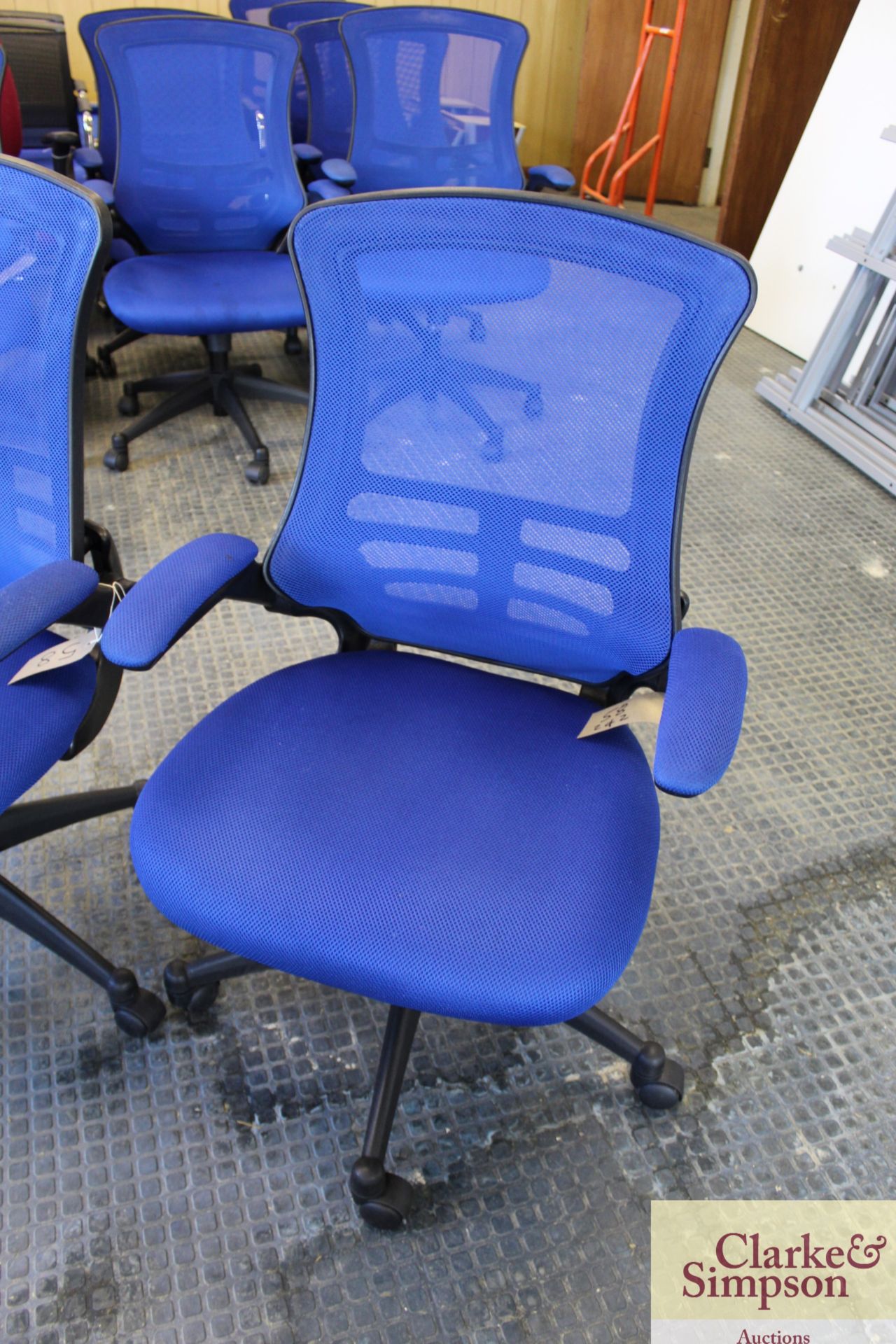 2x blue office chairs. - Image 3 of 3