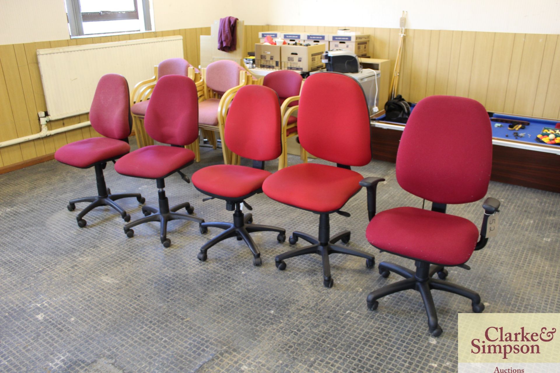 5x office chairs.