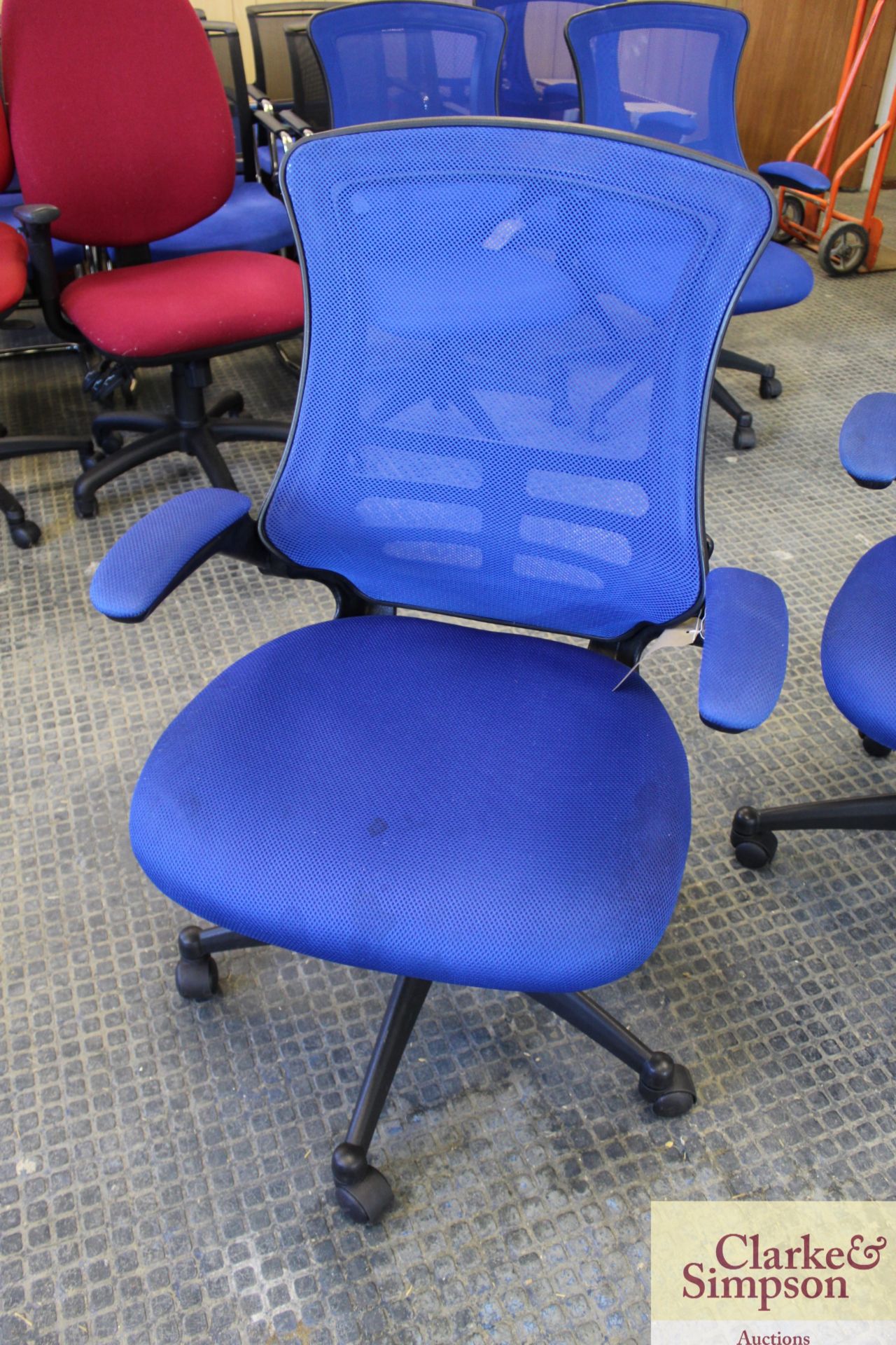 2x blue office chairs. - Image 2 of 3