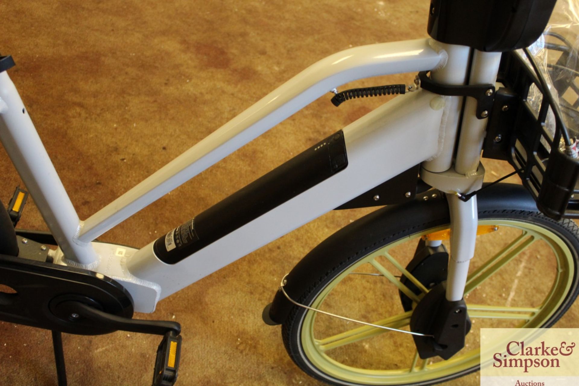 **CATALOGUE CHANGE** Acton Nexus Rideshare e-bike. With charger. Requires a Rideshare type - Image 12 of 16