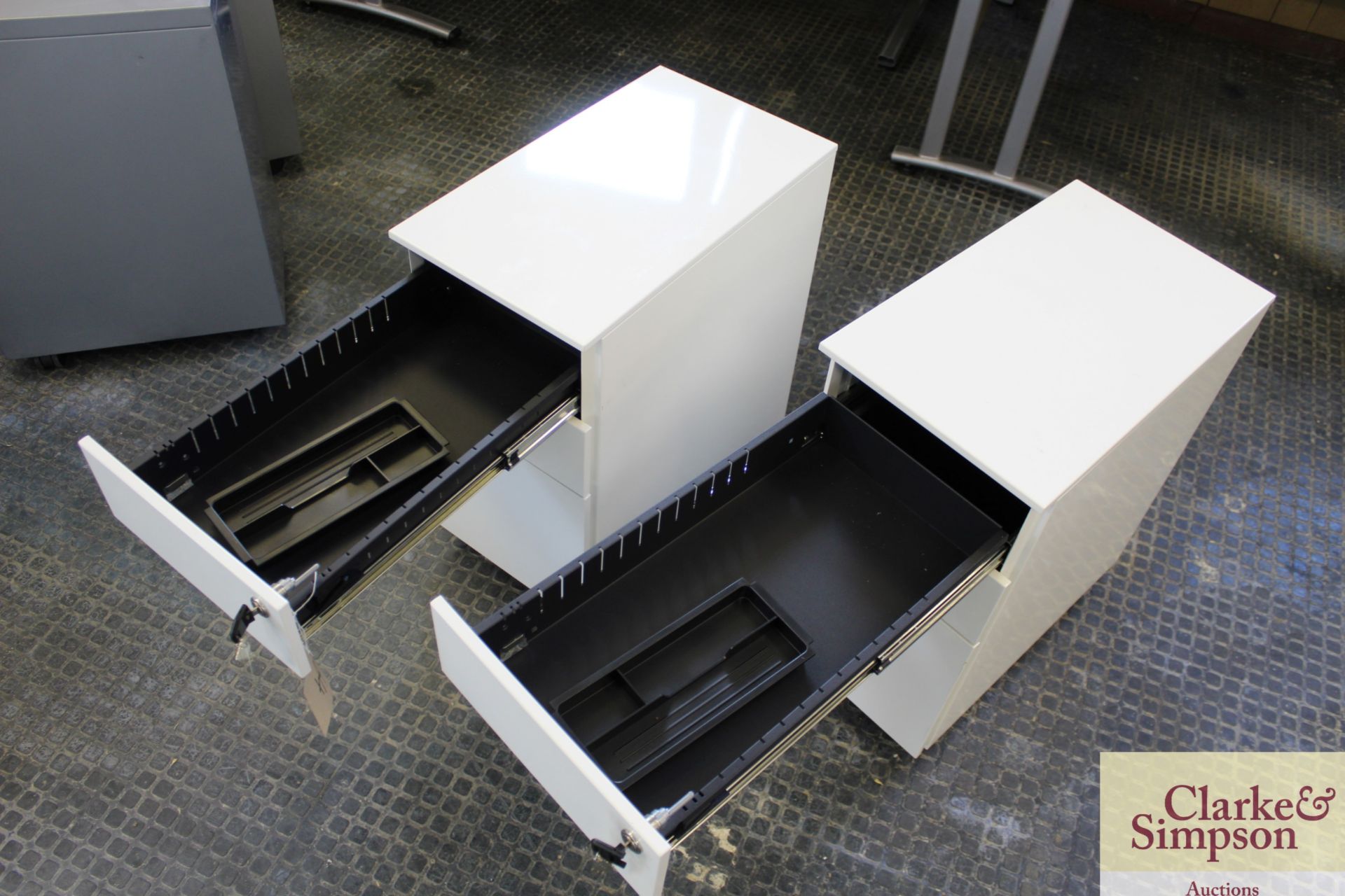 2x white metal 3 drawer desk pedestals. With keys. - Image 4 of 4