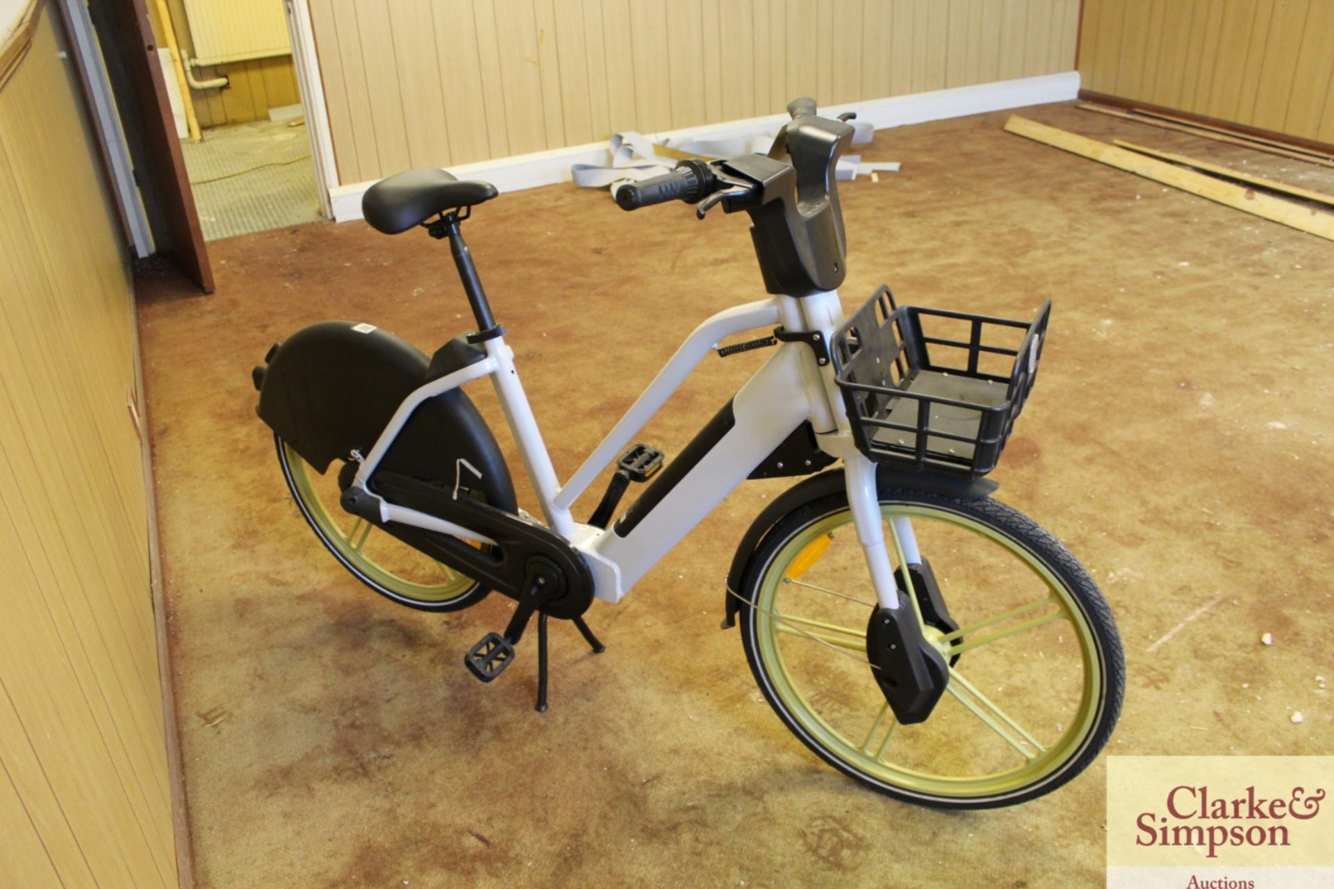 **CATALOGUE CHANGE** Acton Nexus Rideshare e-bike. No charger. Requires a Rideshare type - Image 2 of 16